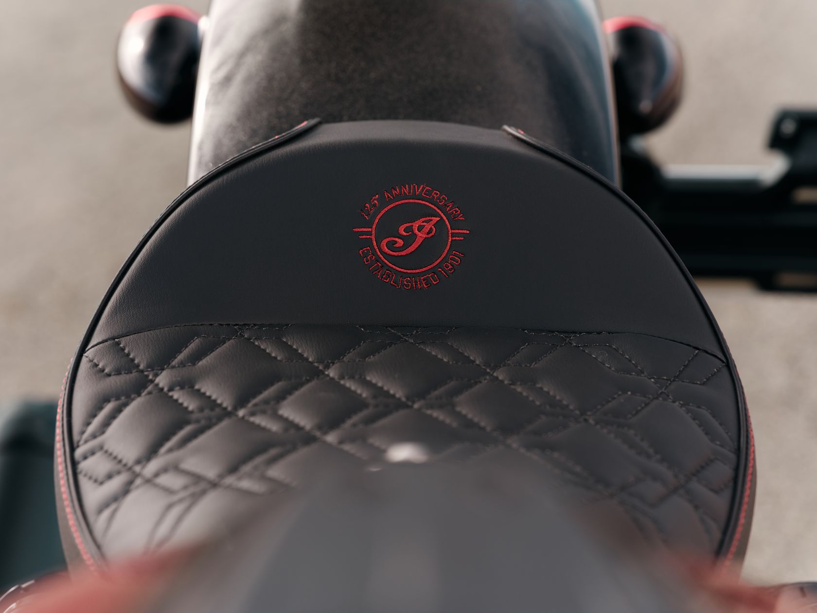 Selle Indian Scout Bobber édition 125e anniversaire Selle Indian Scout Bobber édition 125e anniversaire