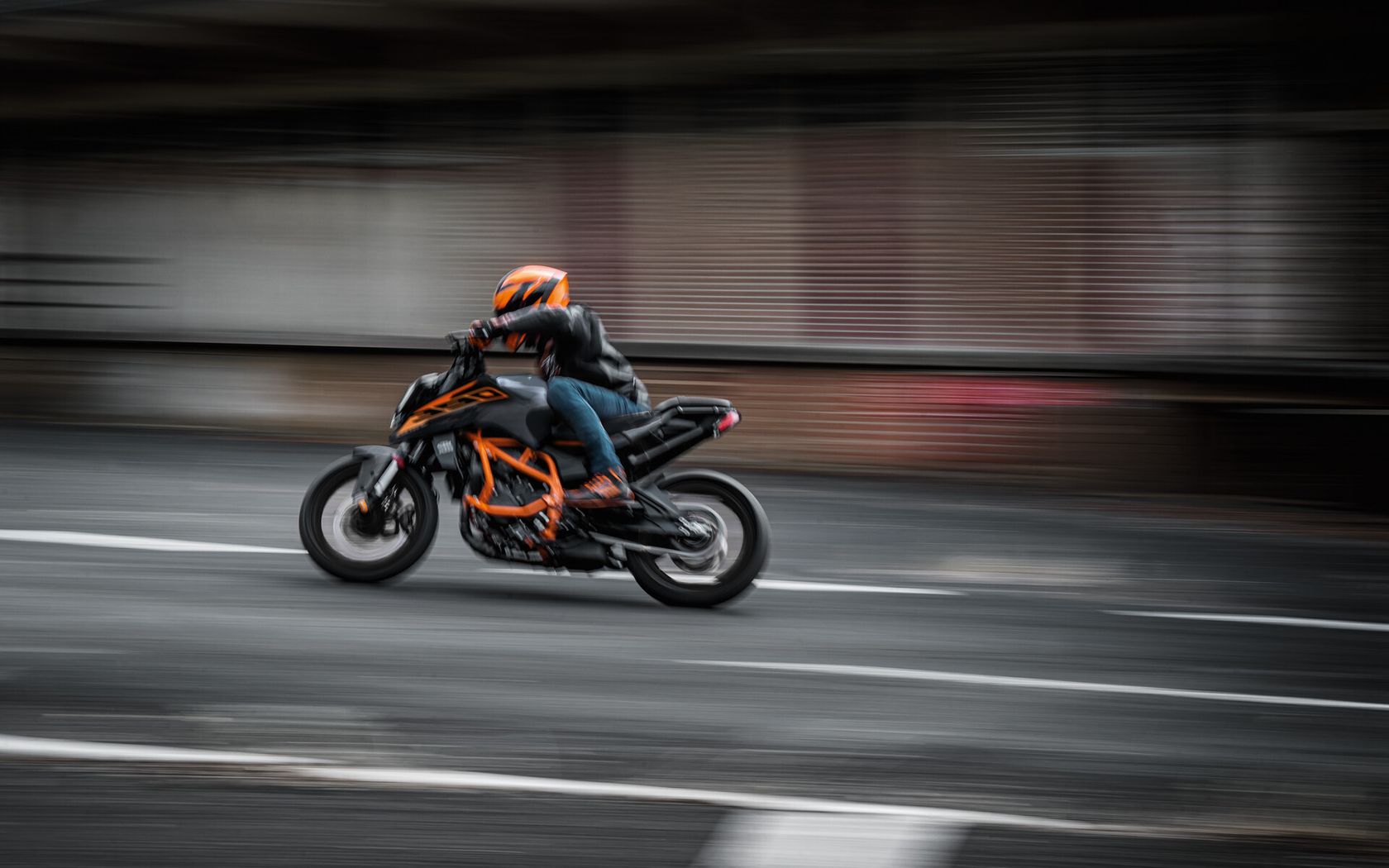 KTM 390 Duke 2026 en action
