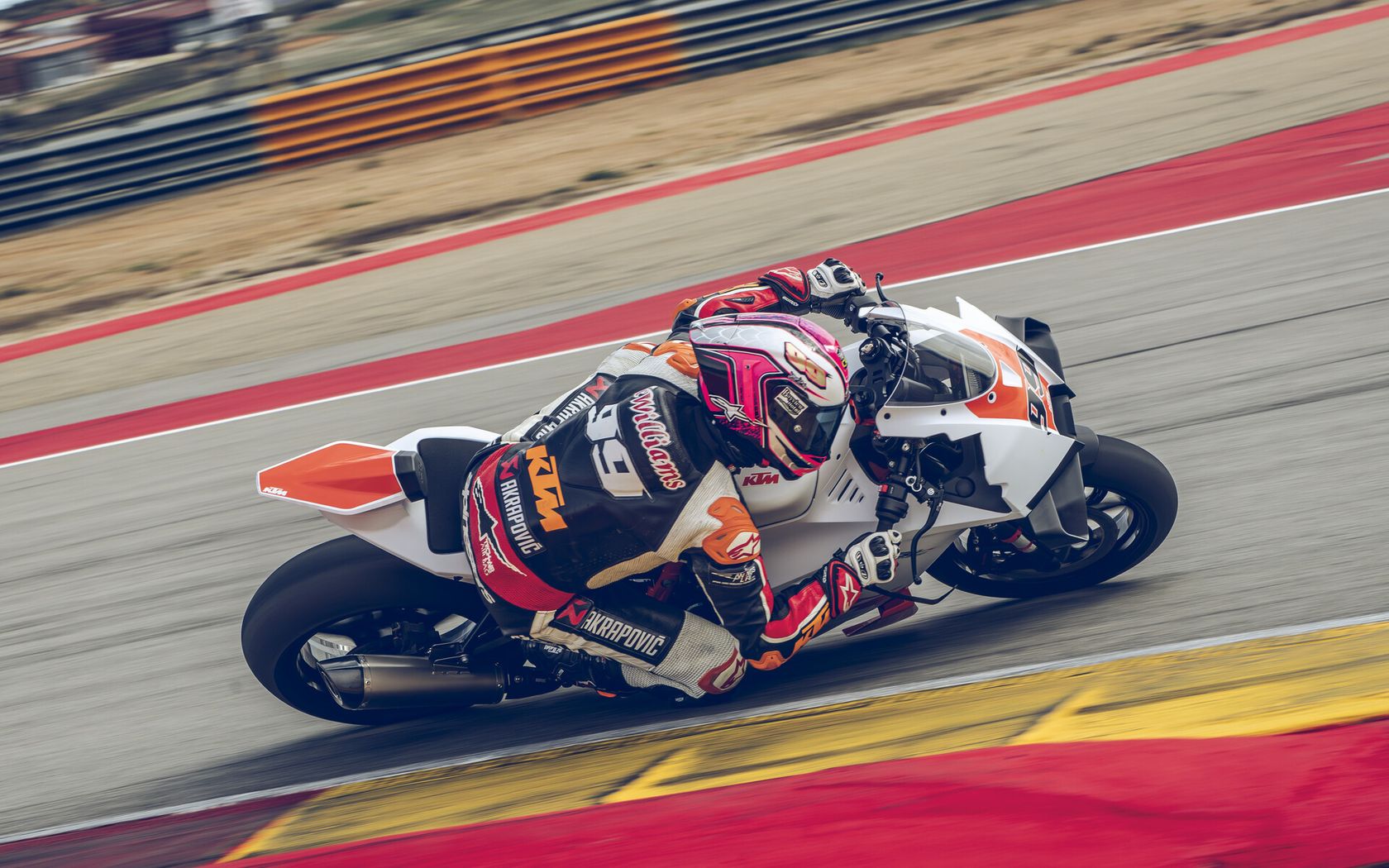 KTM 990 RC R Track 2026 sur circuit KTM 990 RC R Track 2026 sur circuit