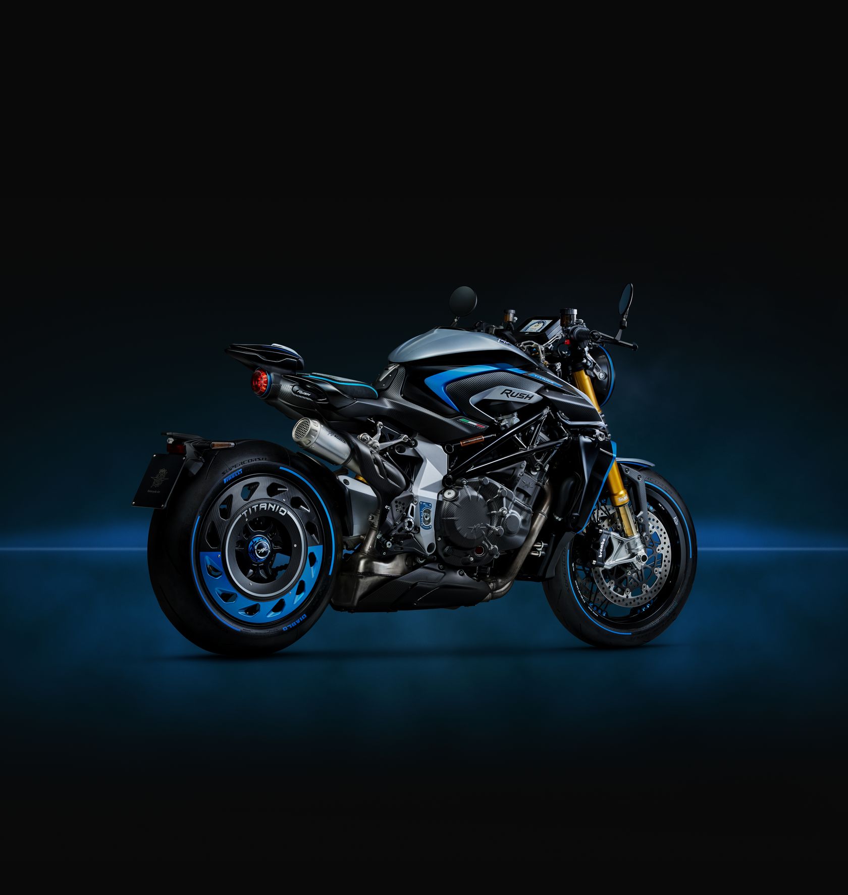 MV Agusta Rush Titanio 2026 vue arrière droit MV Agusta Rush Titanio 2026 vue arrière droit