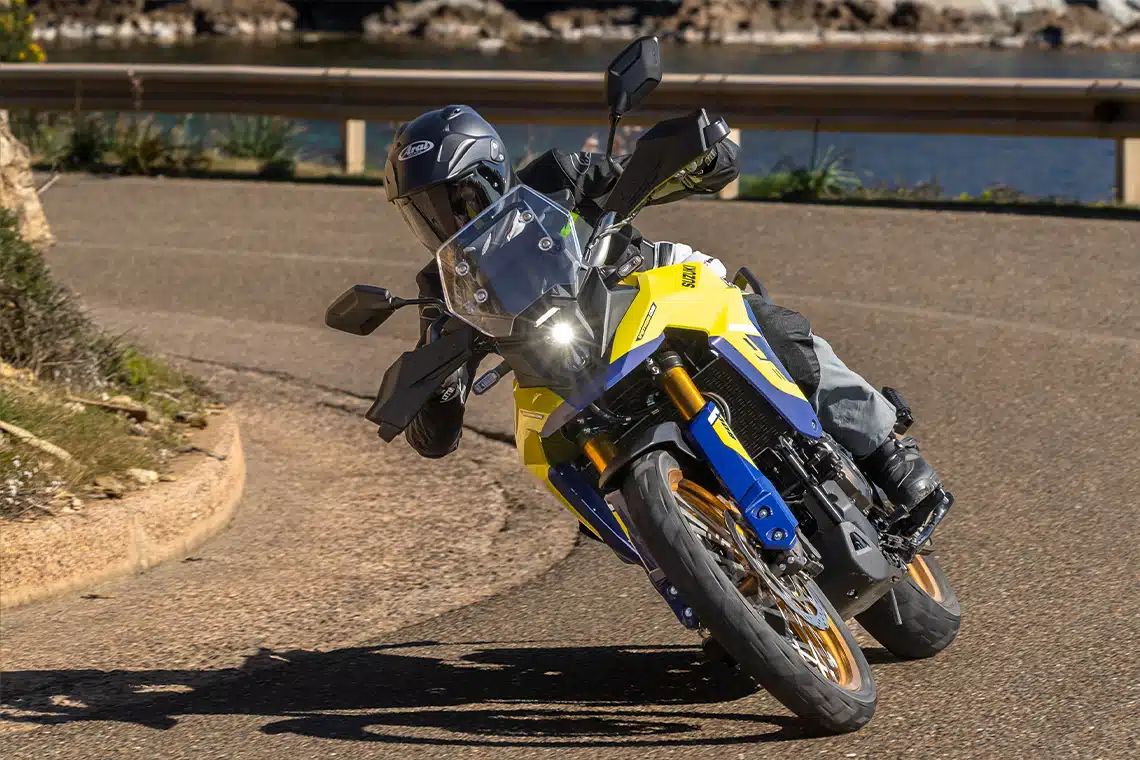 Suzuki V-Strom 800DE 2026 en action Suzuki V-Strom 800DE 2026 en action