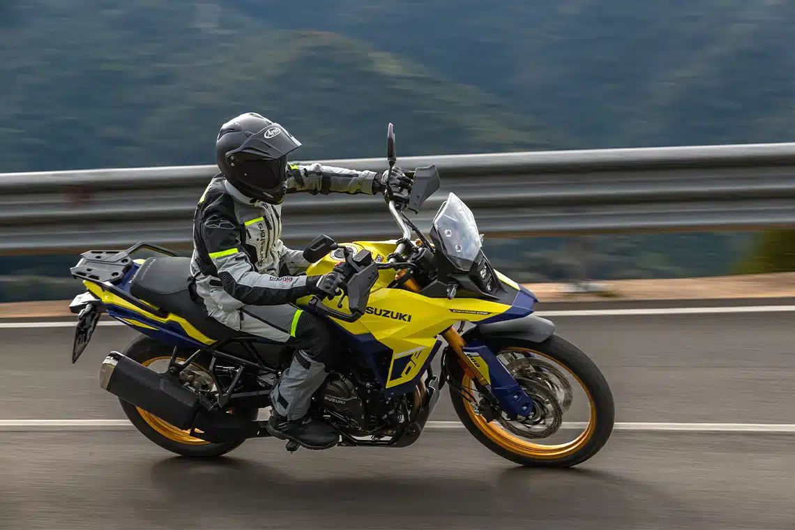 Suzuki V-Strom 800DE 2026 sur l'angle Suzuki V-Strom 800DE 2026 sur l'angle