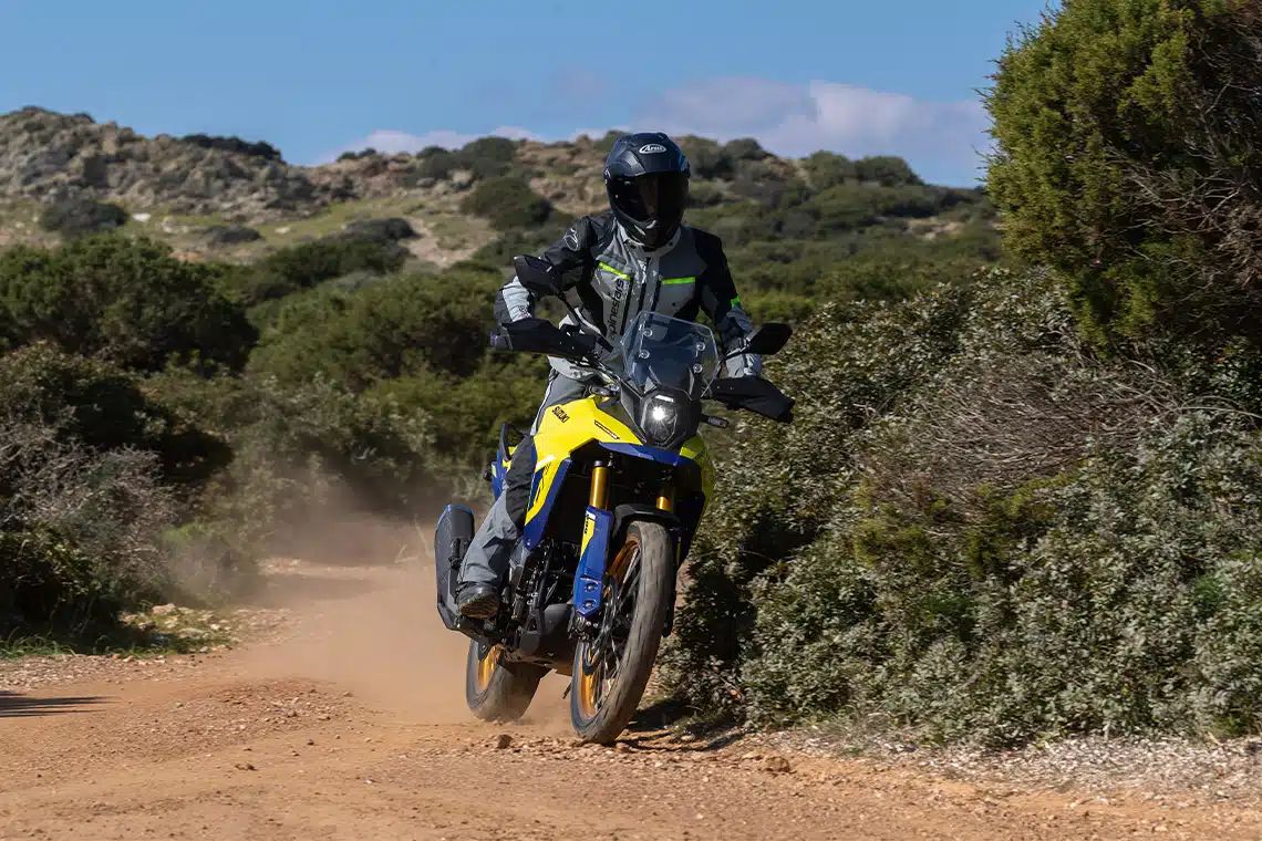 Suzuki V-Strom 800DE 2026 en tout-terrain Suzuki V-Strom 800DE 2026 en tout-terrain