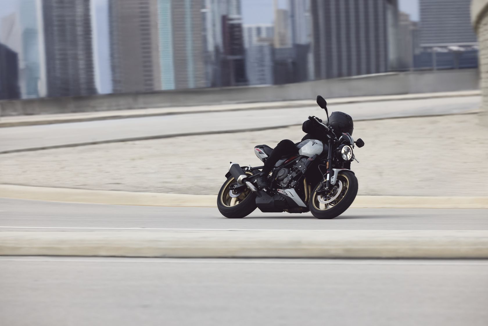 Triumph Trident 800 2026 sur l'angle Triumph Trident 800 2026 sur l'angle