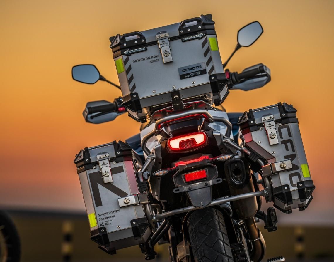 Vue arrière CFMoto 700MT 2026