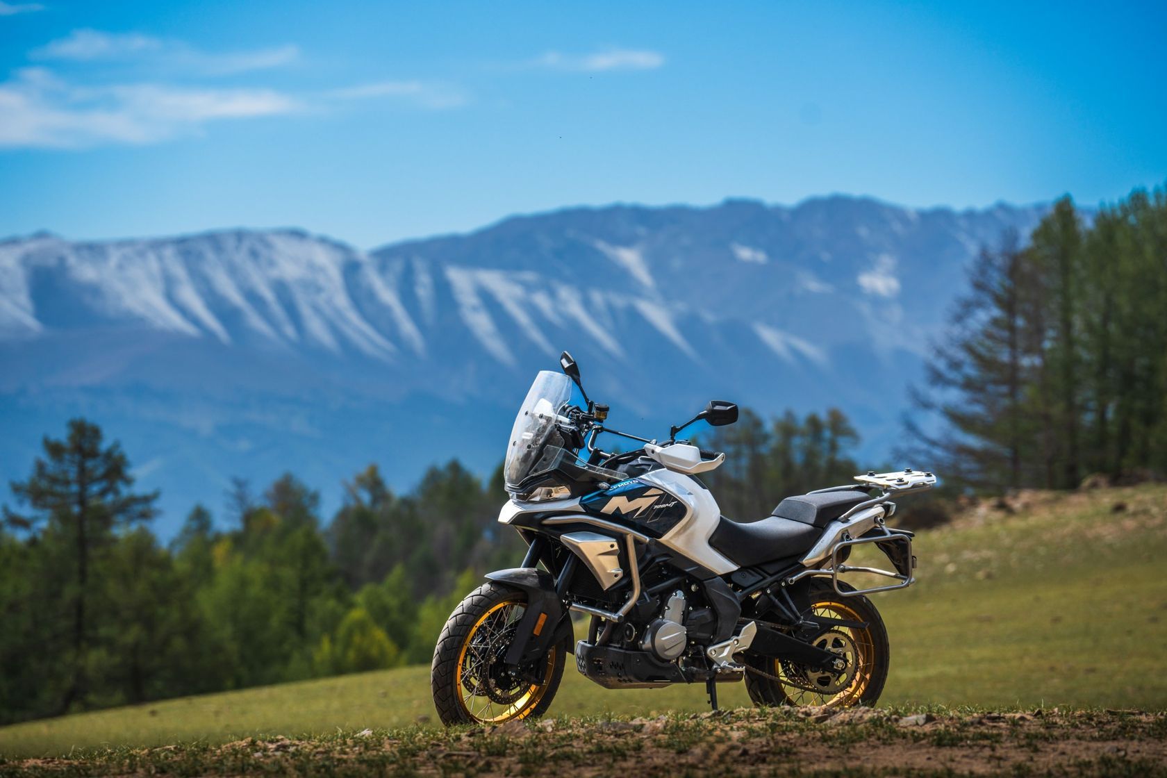 CFMoto 700MT 2026 en statique