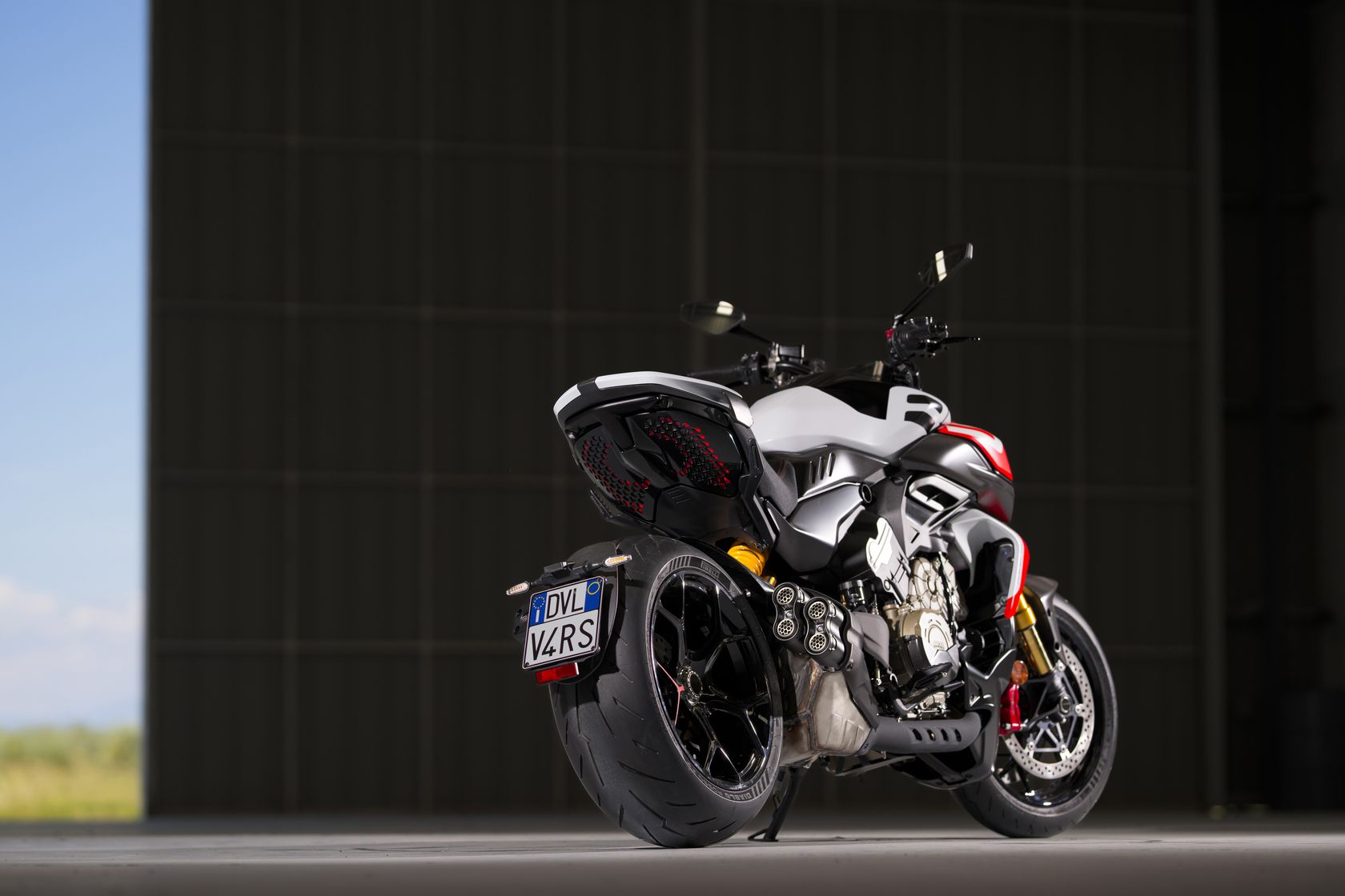 Ducati Diavel V4 RS 2026 vue arrière droit