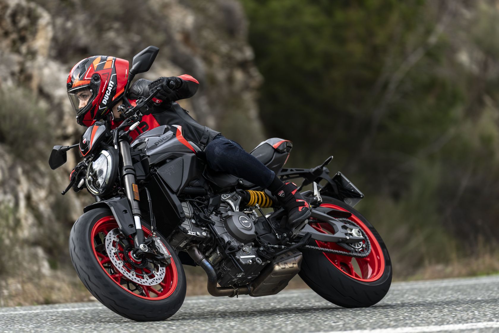 Ducati Monster Sport 2026 en action