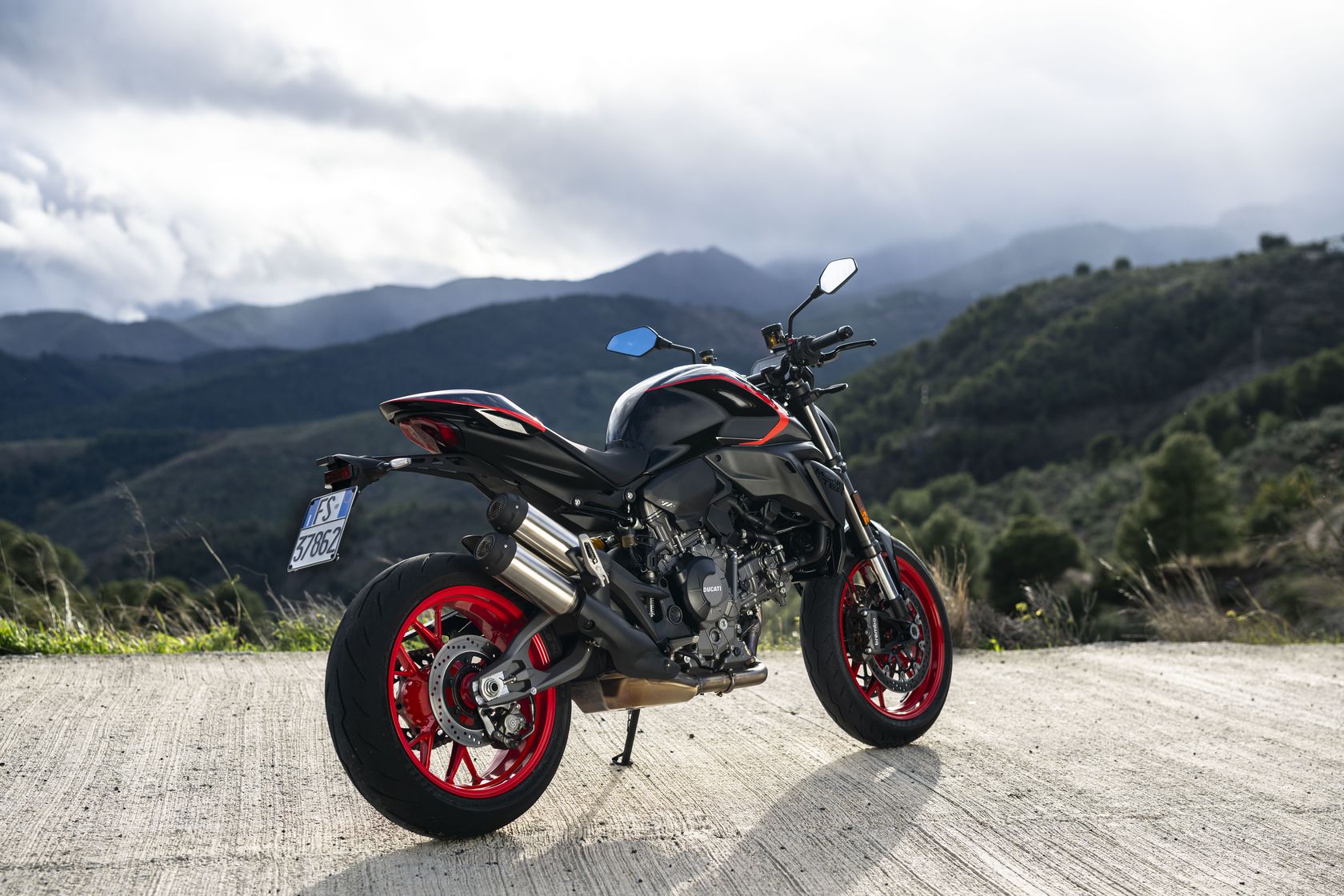 Ducati Monster Sport 2026 vue arrière droit