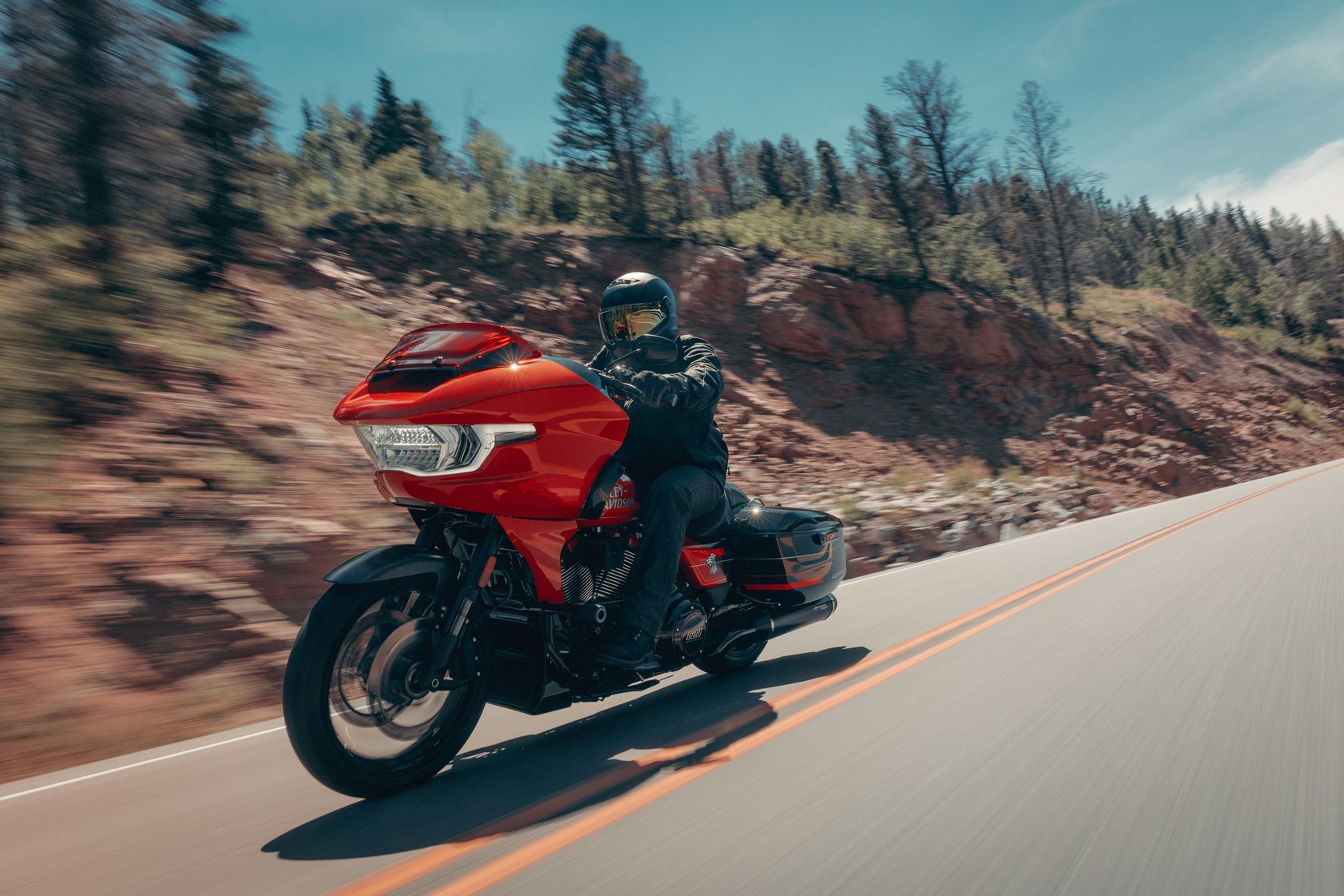 Harley Davidson CVO Road Glide ST 2026 vue avant gauche