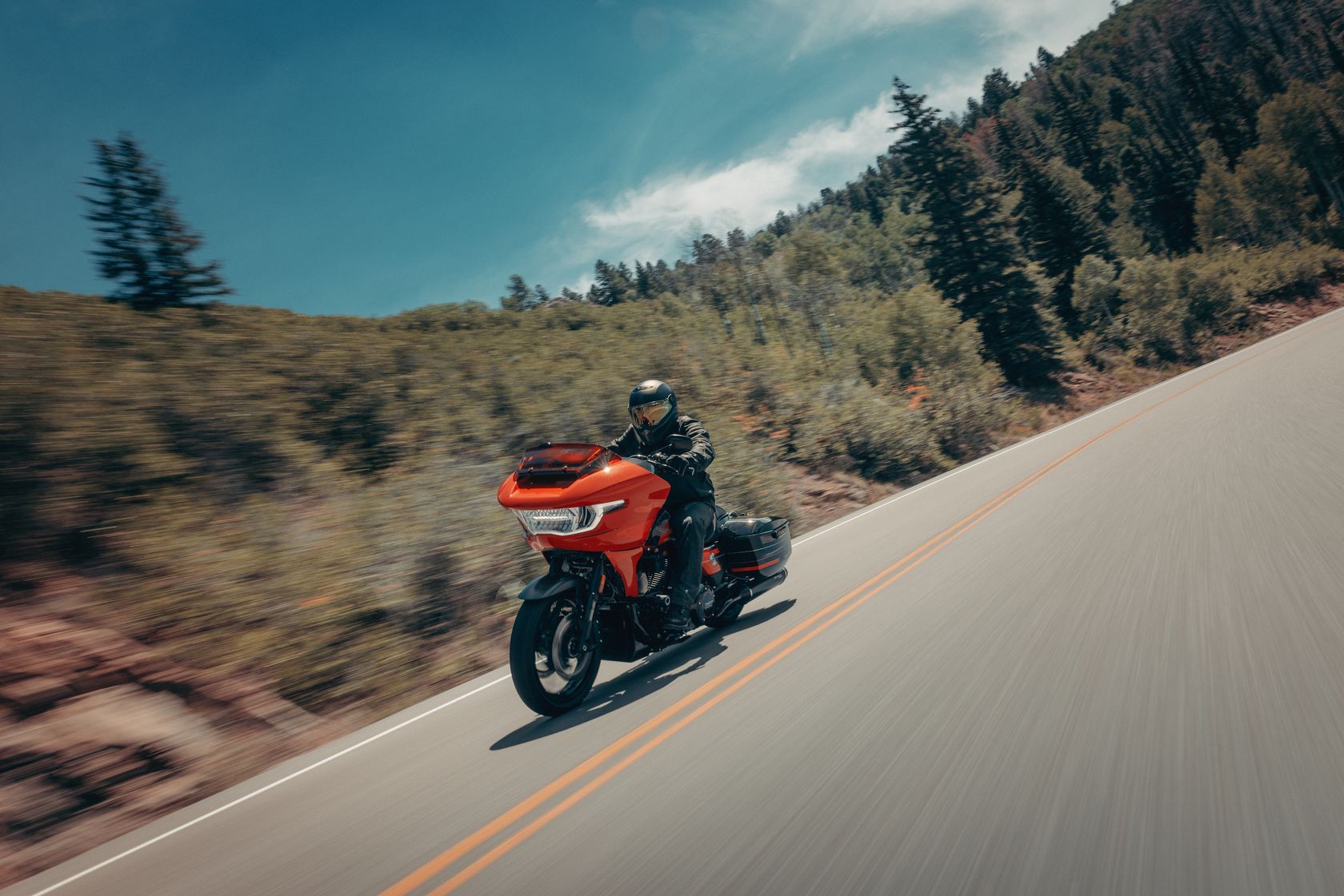 Harley Davidson CVO Road Glide ST 2026 sur route