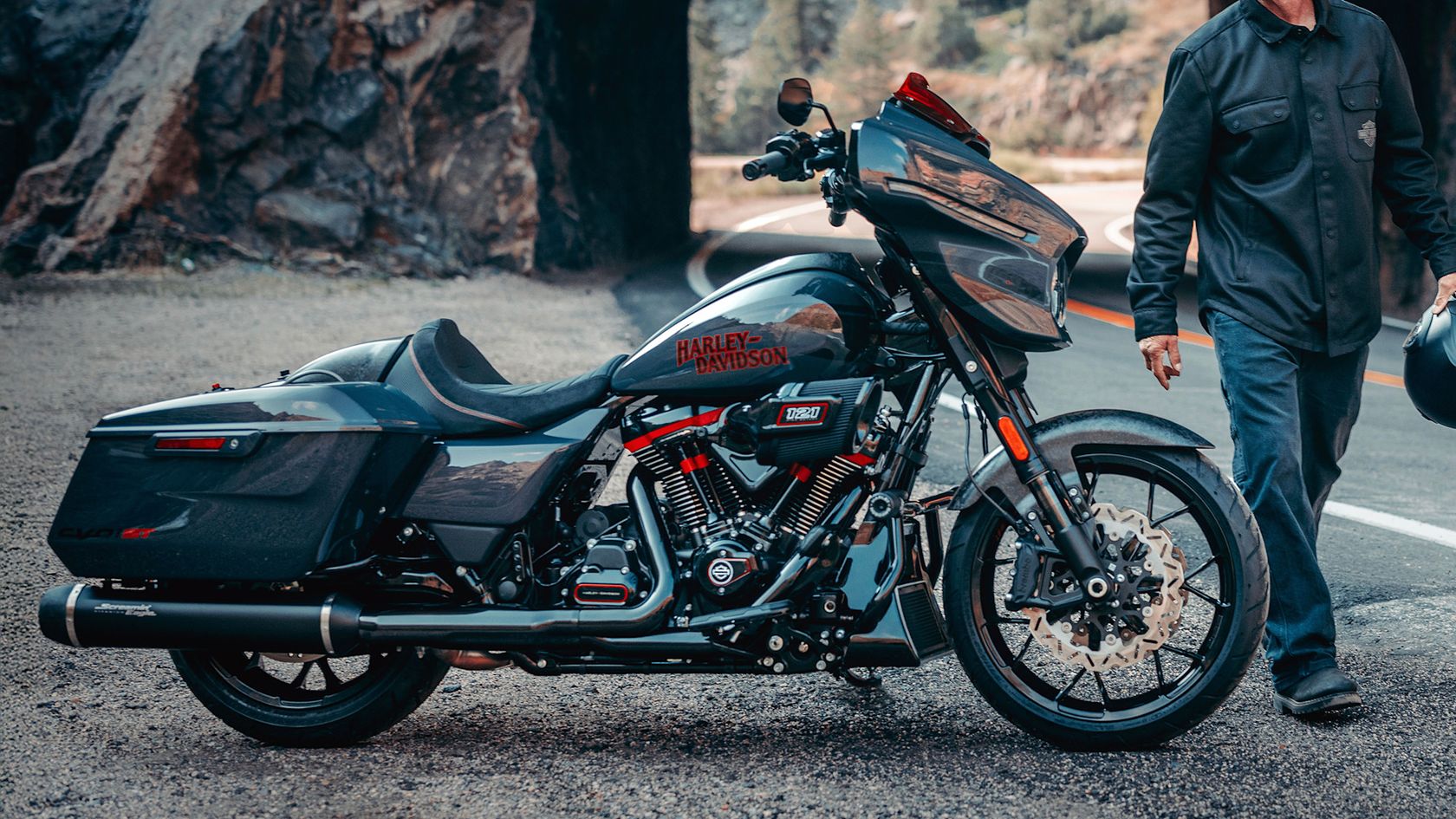 Harley CVO Street Glide ST 2026 vue de profil