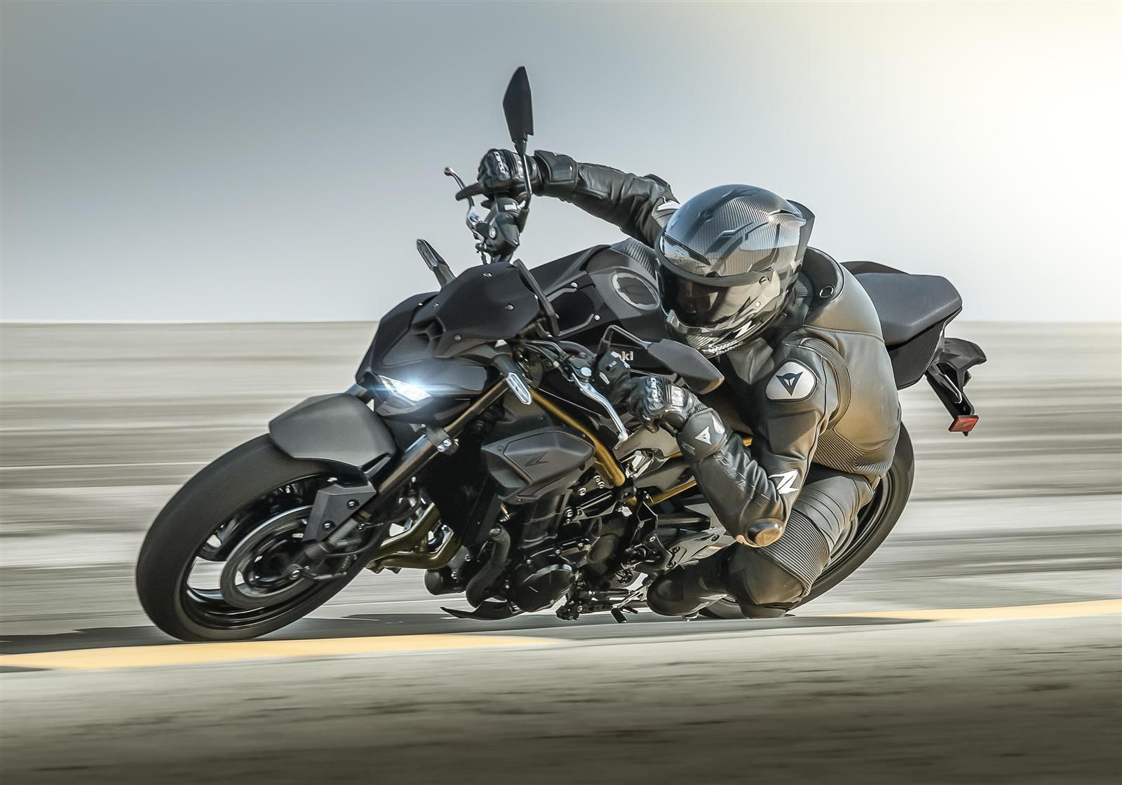 Kawasaki Z900 2026 sur  l'angle