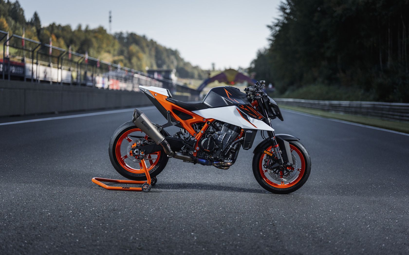 KTM 990 Duke R 2026 vue de profil