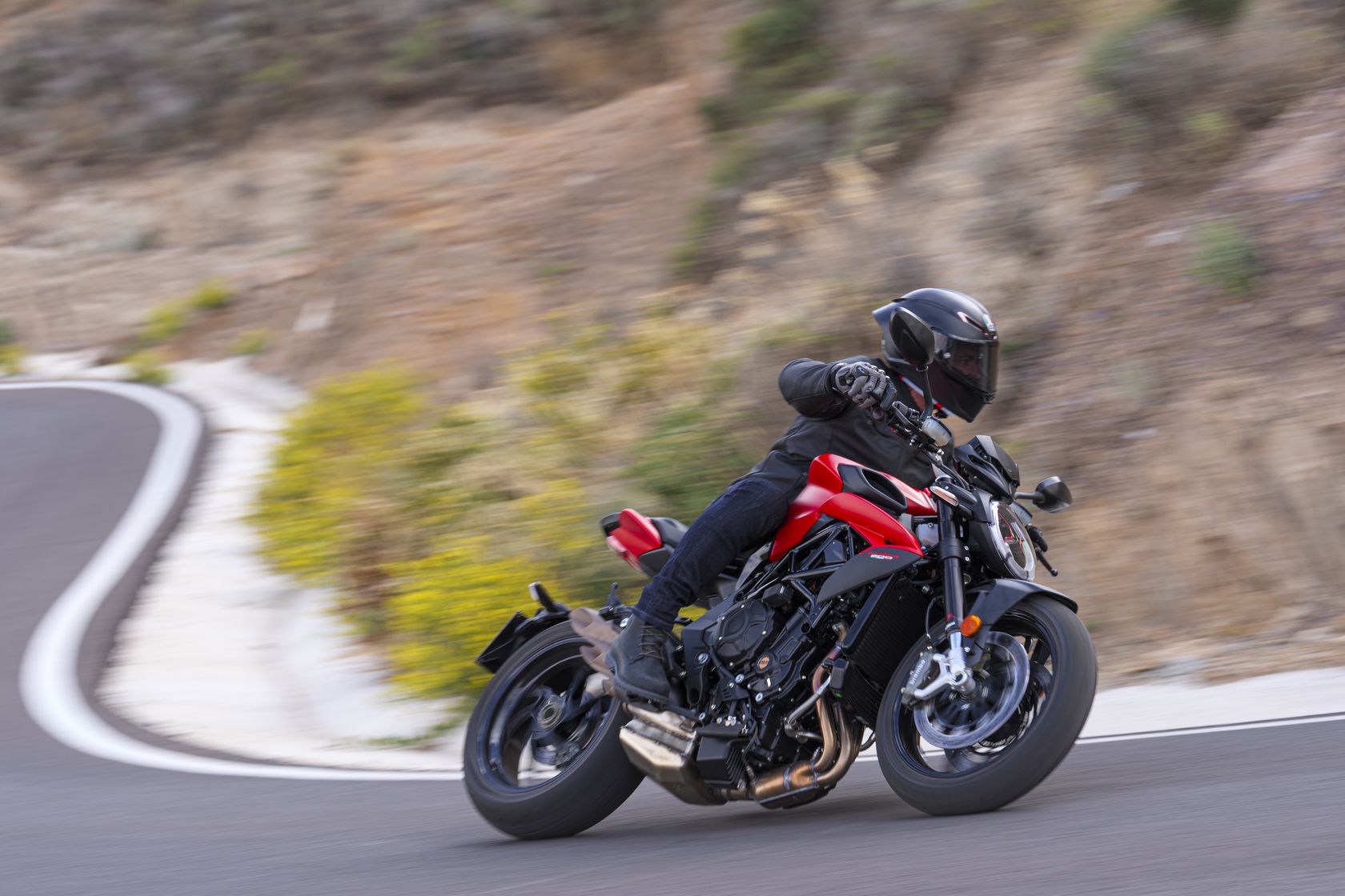 MV Agusta Brutale 800 2026 en action MV Agusta Brutale 800 2026 en action