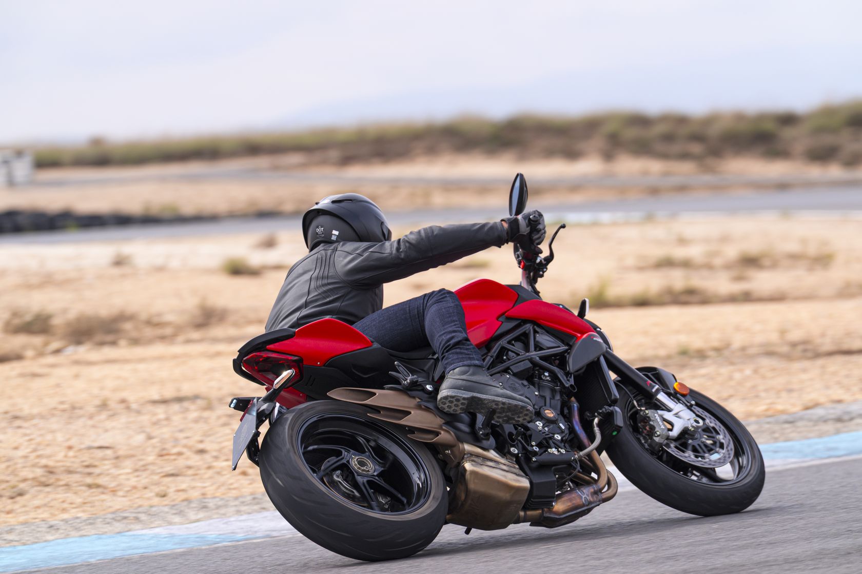 MV Agusta Brutale 800 2026 sur l'angle MV Agusta Brutale 800 2026 sur l'angle