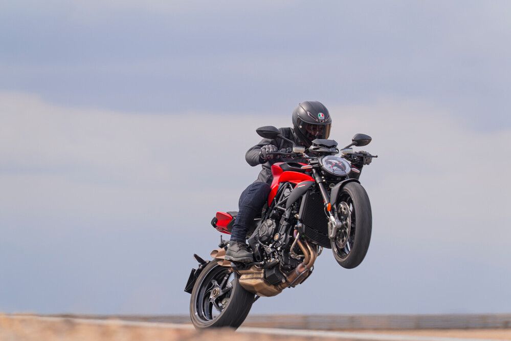 MV Agusta en wheeling