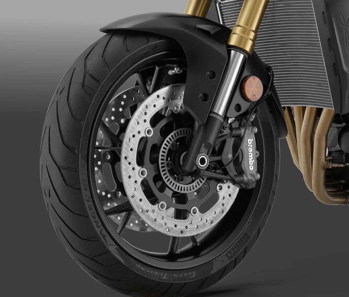 Freins Brembo sur la QJ Motor SRK 800 2026 Freins Brembo sur la QJ Motor SRK 800 2026