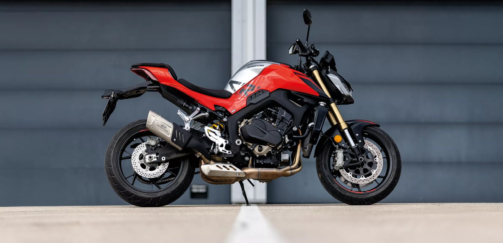 QJ Motor SRK 800 2026 vue de profil QJ Motor SRK 800 2026 vue de profil