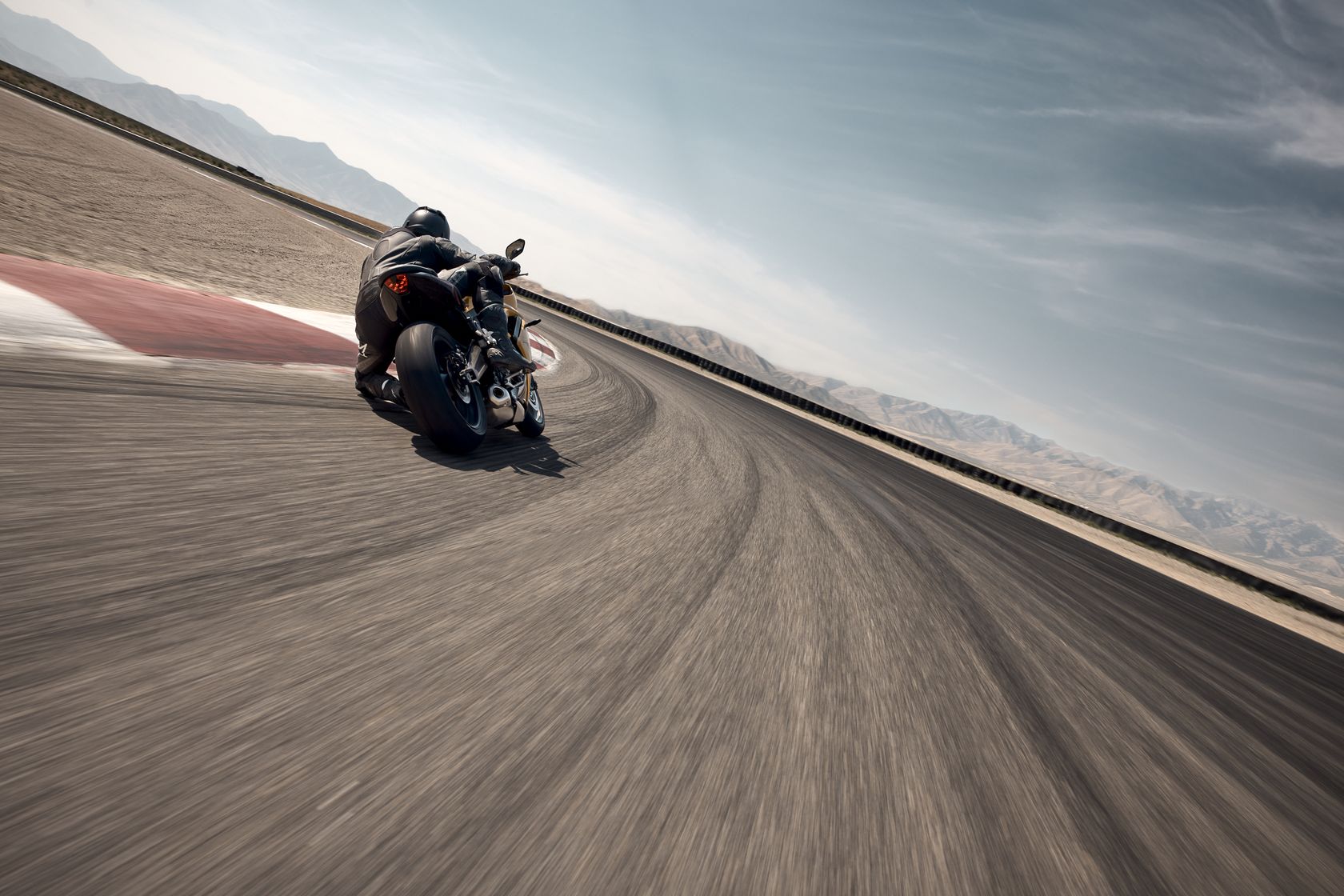 Triumph Daytona 660 2026 en action