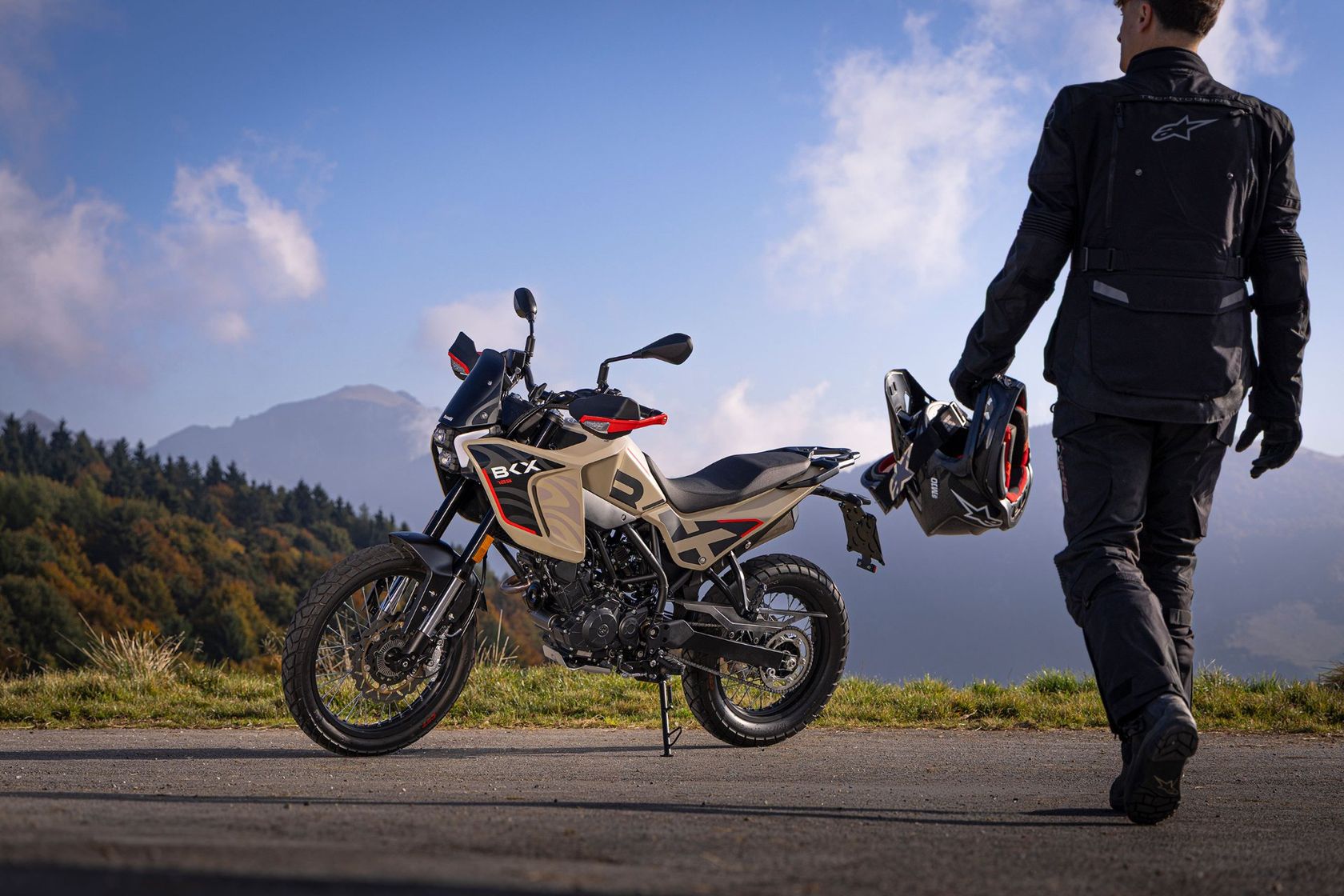 Benelli BKX 125 2026 vue de profil