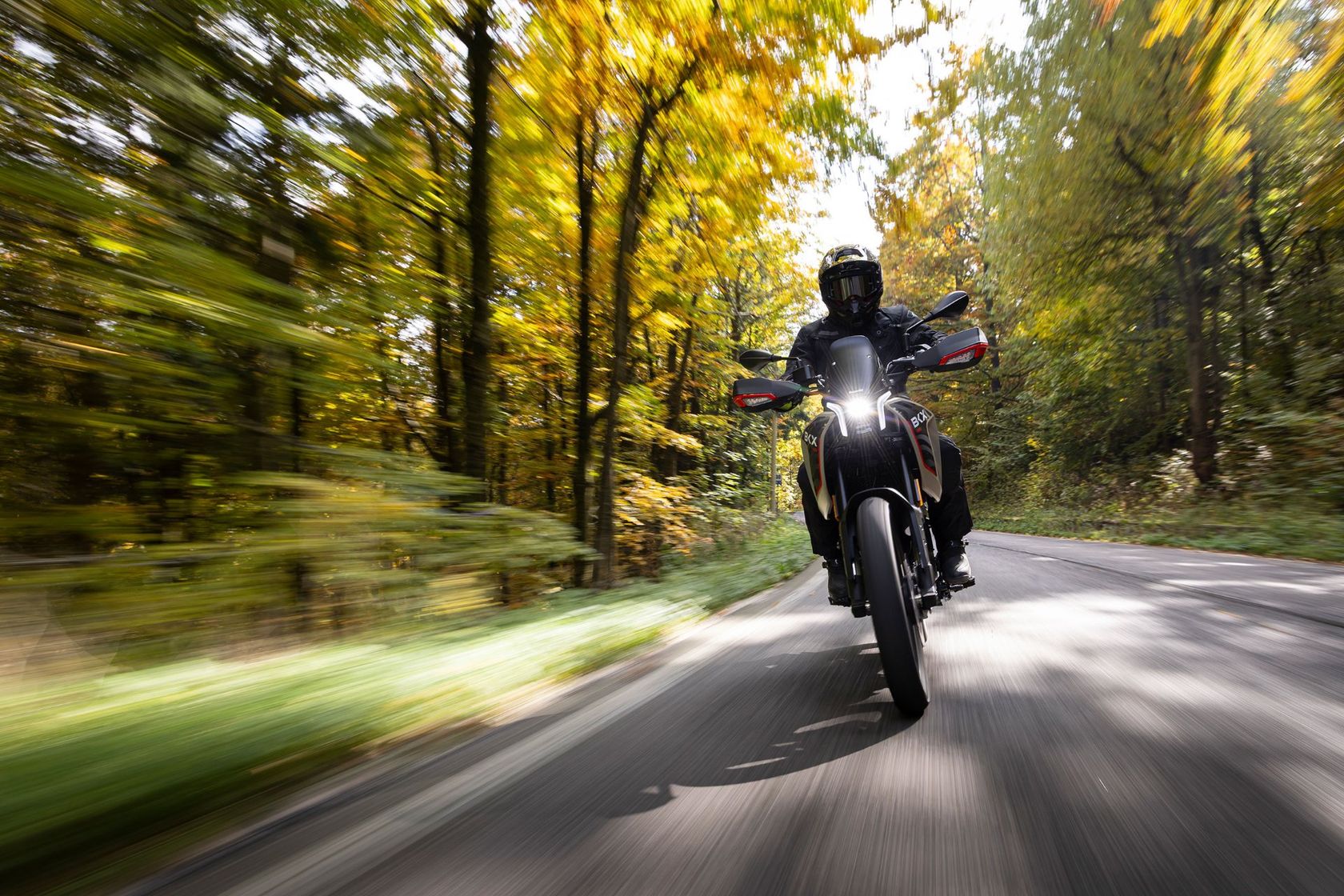 Benelli BKX 125 2026 sur route