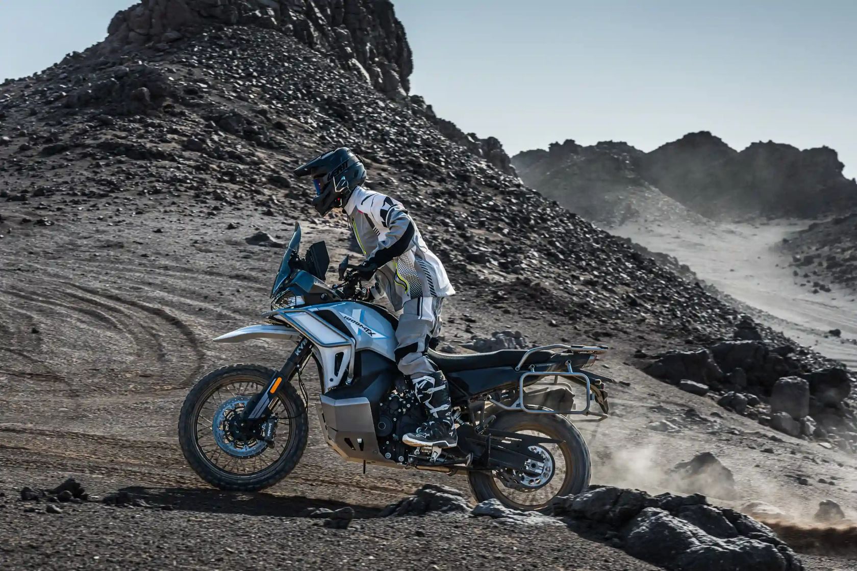 CFMoto 1000MT-X 2026 vue de profil