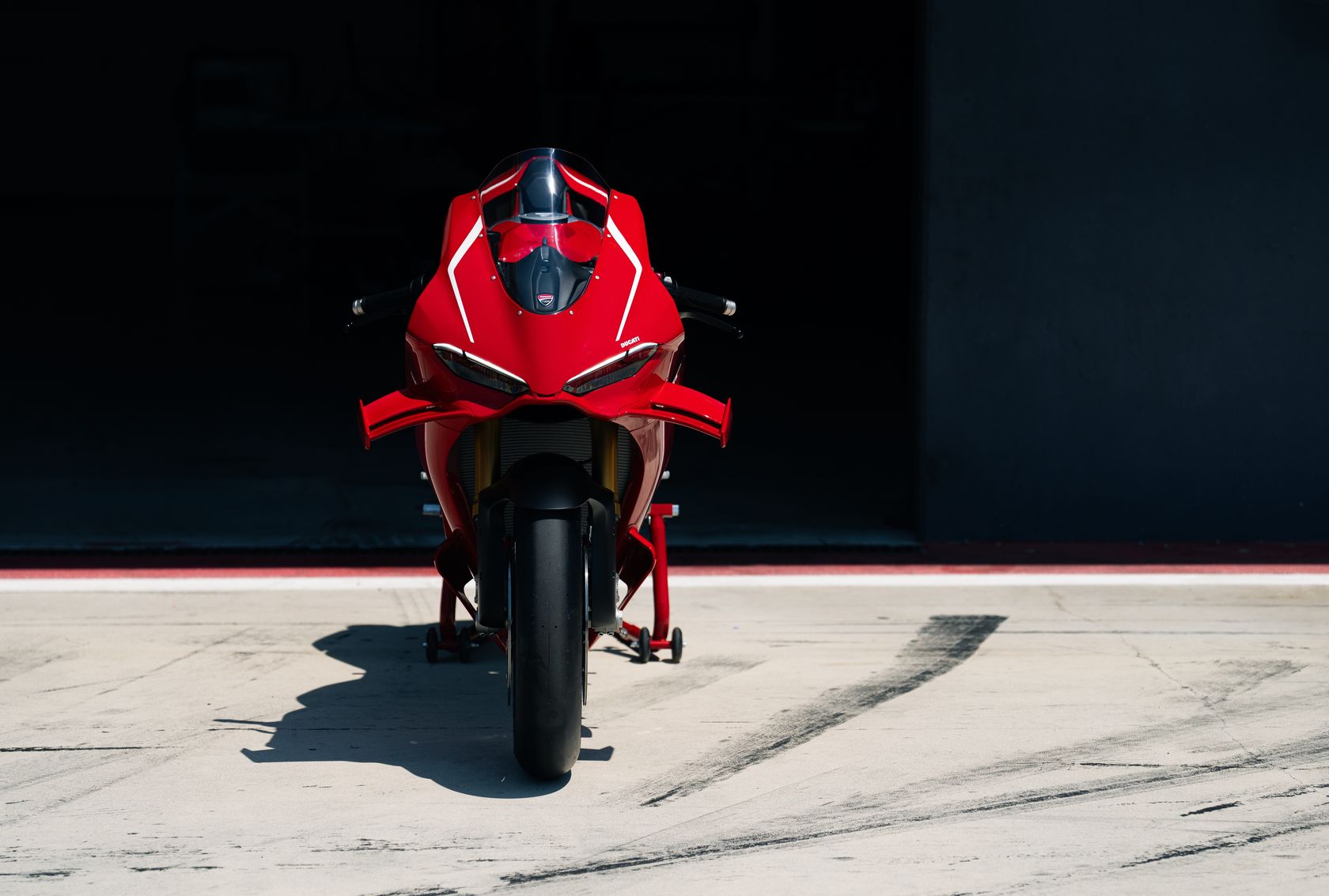 Ducati Panigale V4 R 2026 vue de face Ducati Panigale V4 R 2026 vue de face
