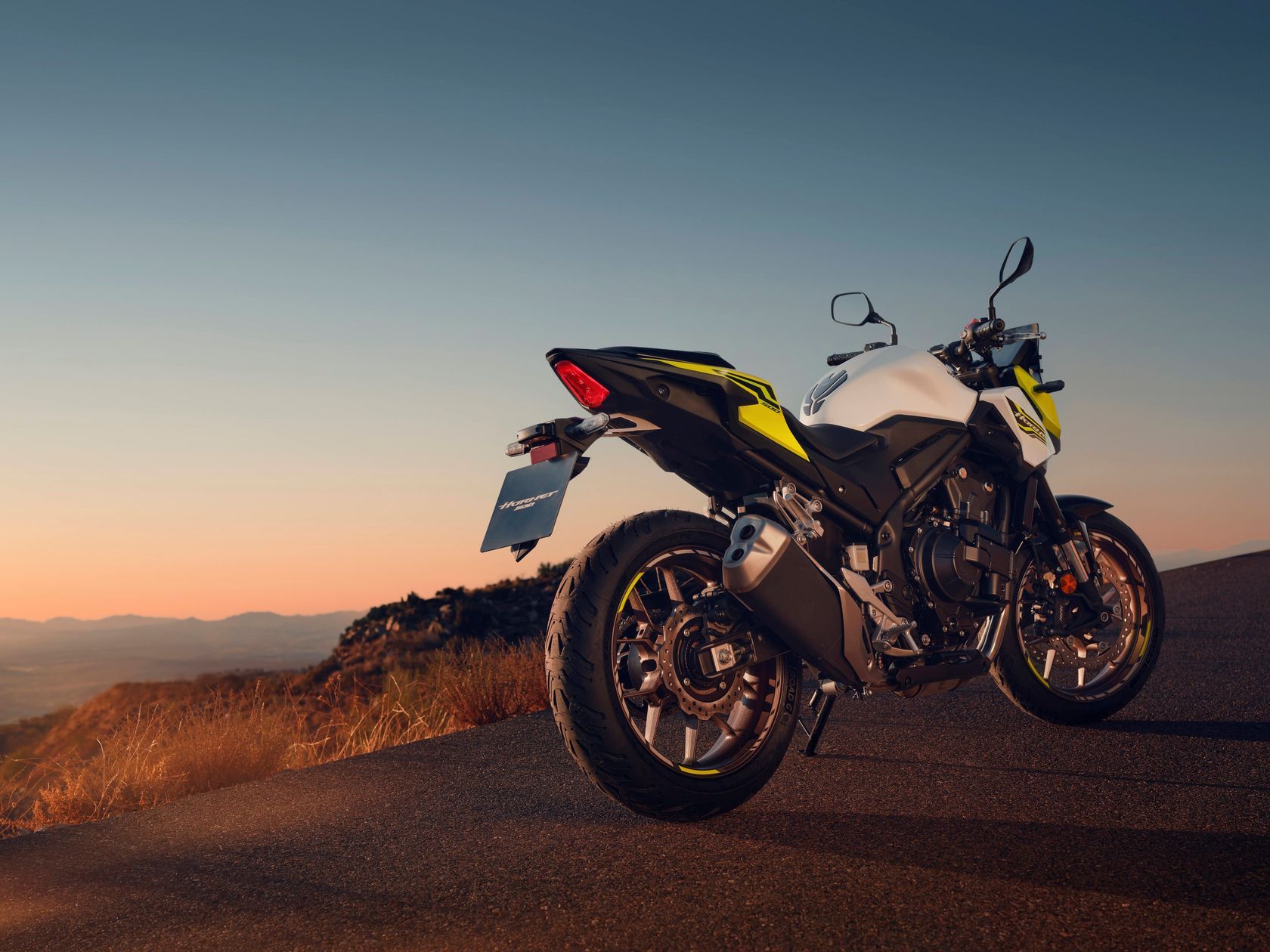 Honda CB500 Hornet 2026 vue arrière droit