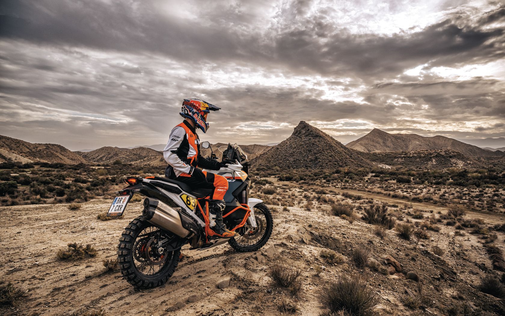 KTM 1390 Super Adventure R 2026 vue arrière droit