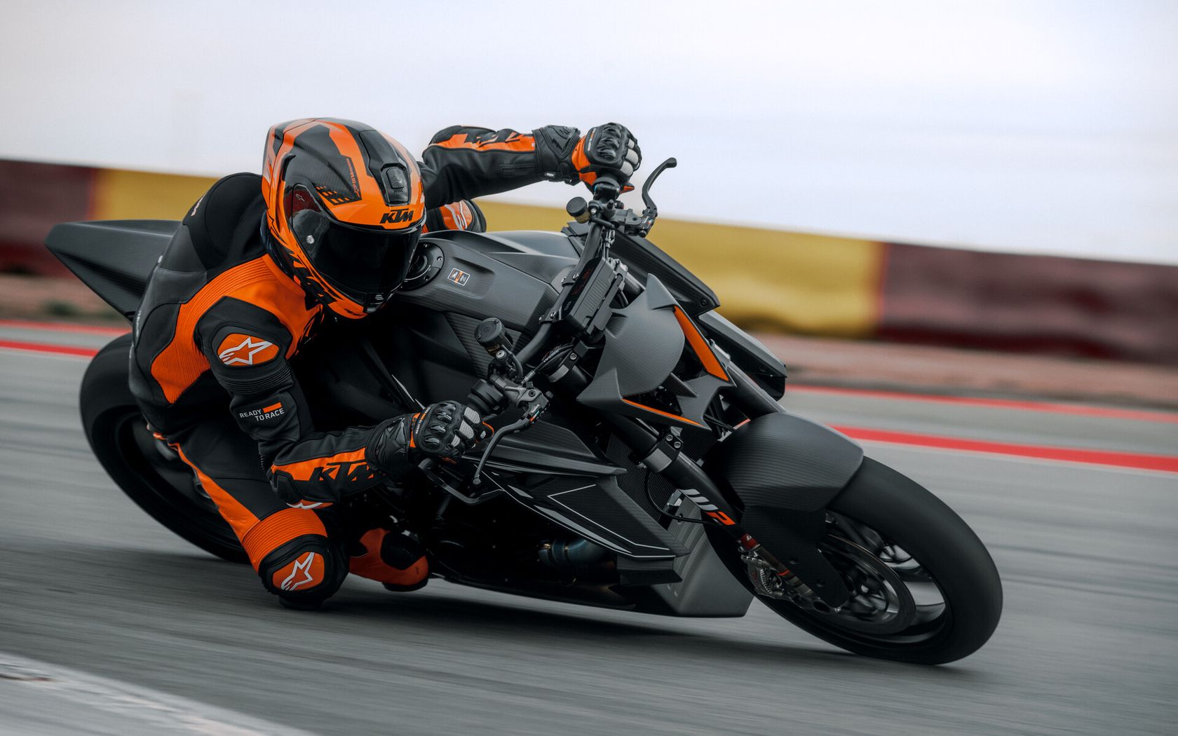 KTM 1390 Super Duke RR Track 2026 en action
