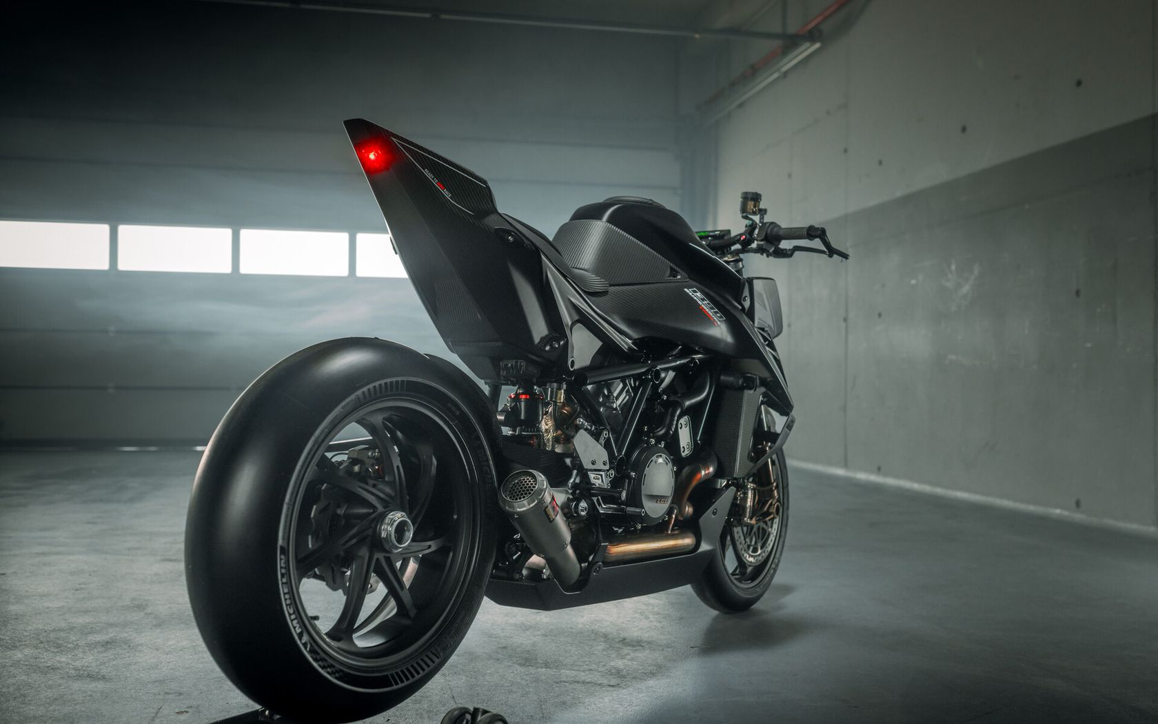 KTM 1390 Super Duke RR Track 2026 vue arrière droit