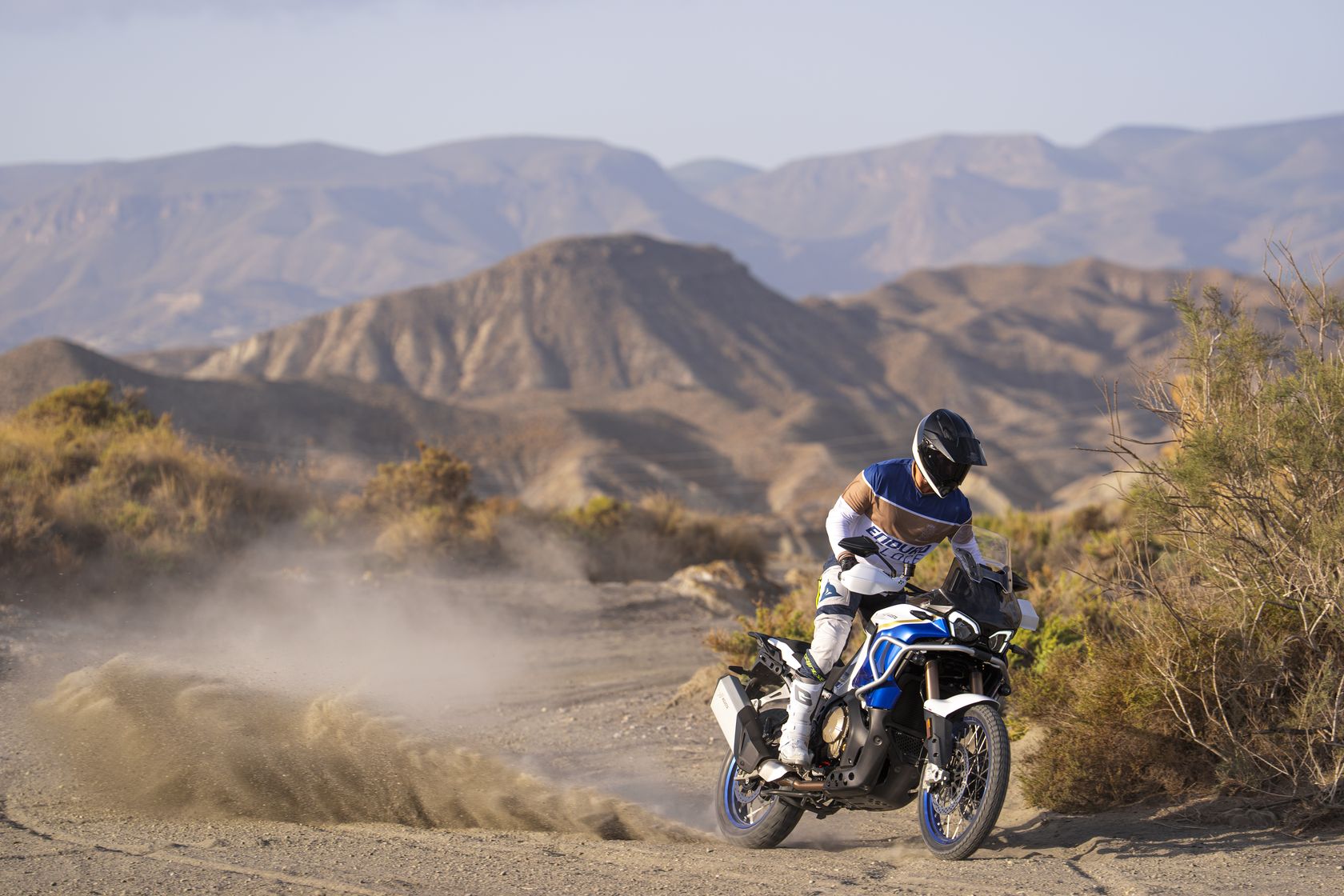 MV Agusta Enduro Veloce 2026 en action MV Agusta Enduro Veloce 2026 en action