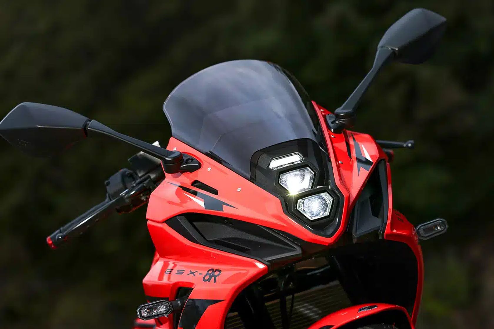 Face avant Suzuki GSX-8R édition anniversaire Face avant Suzuki GSX-8R édition anniversaire