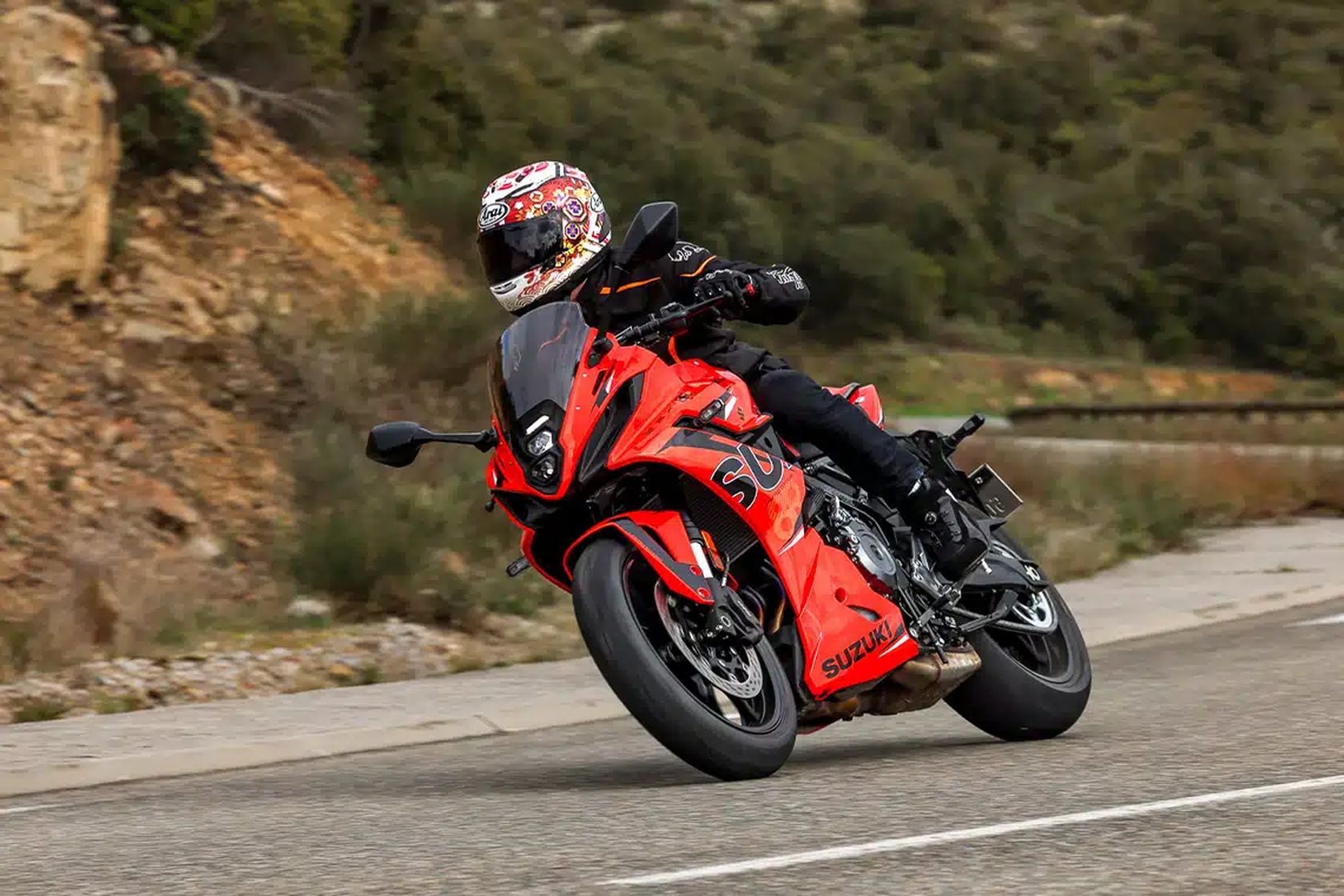 Suzuki GSX-8R édition anniversaire sur route Suzuki GSX-8R édition anniversaire sur route