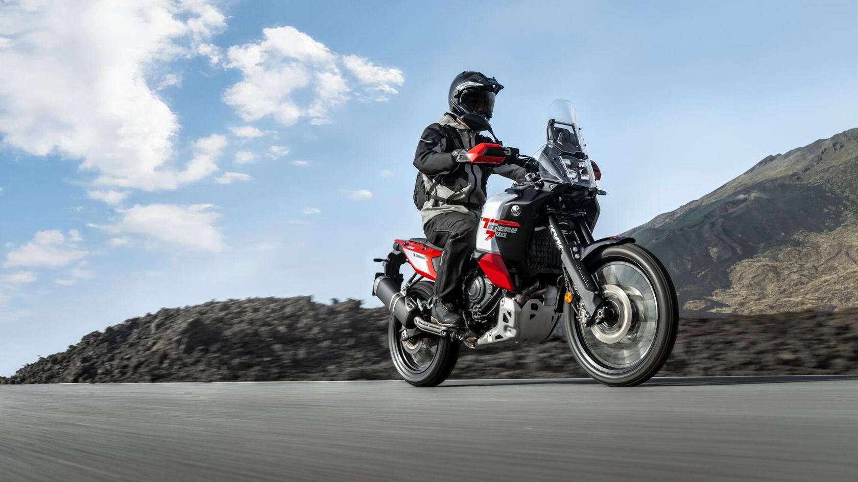 Yamaha Ténéré 700 World Raid 2026 sur route