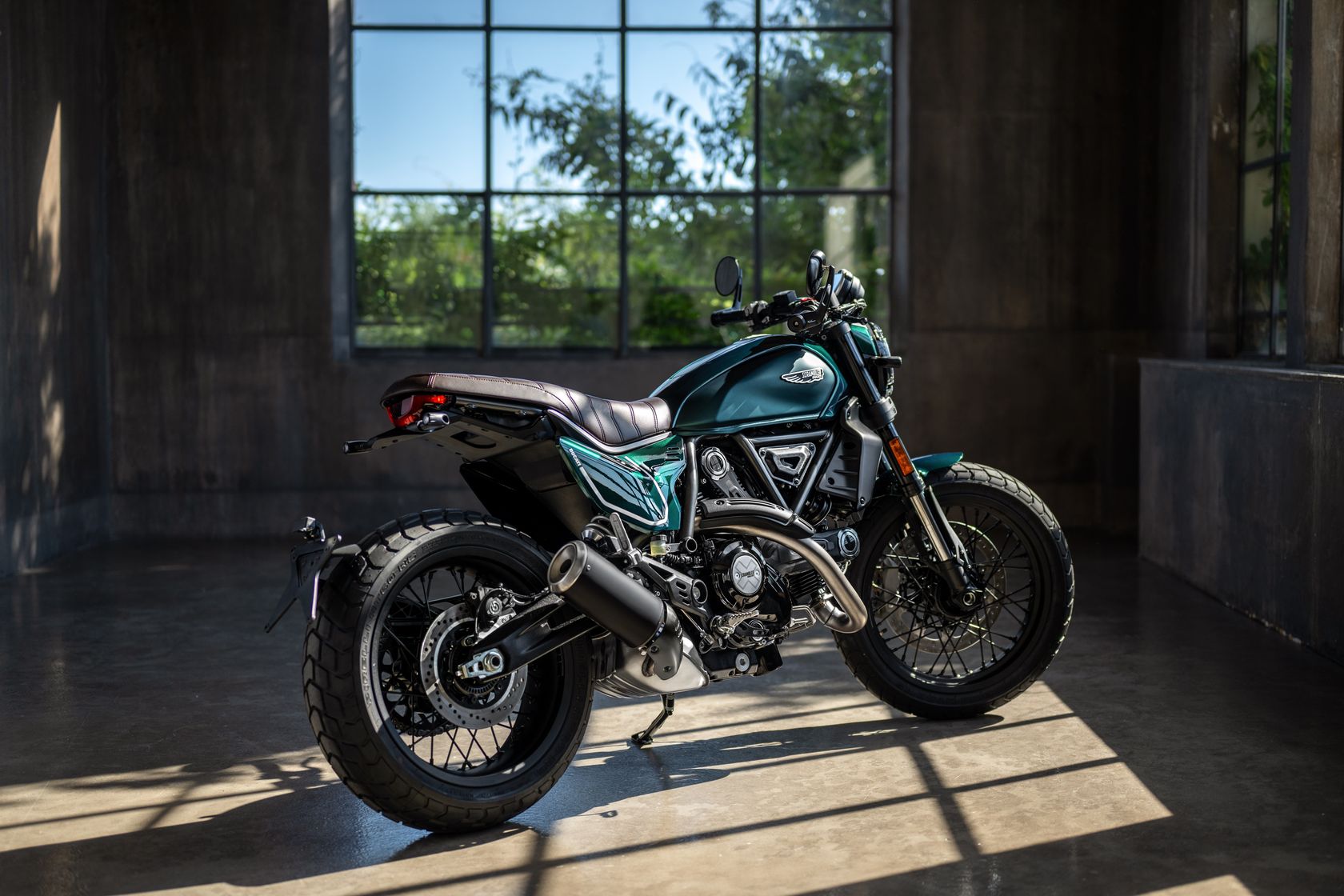 Ducati Scrambler Nighshift 2026 vue arrière droit Ducati Scrambler Nighshift 2026 vue arrière droit