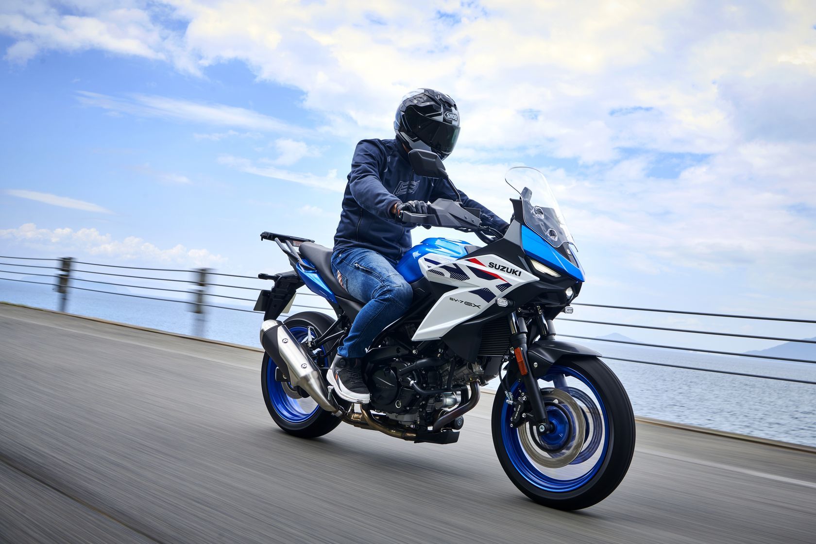 Suzuki SV-7GX 2026 en action Suzuki SV-7GX 2026 en action