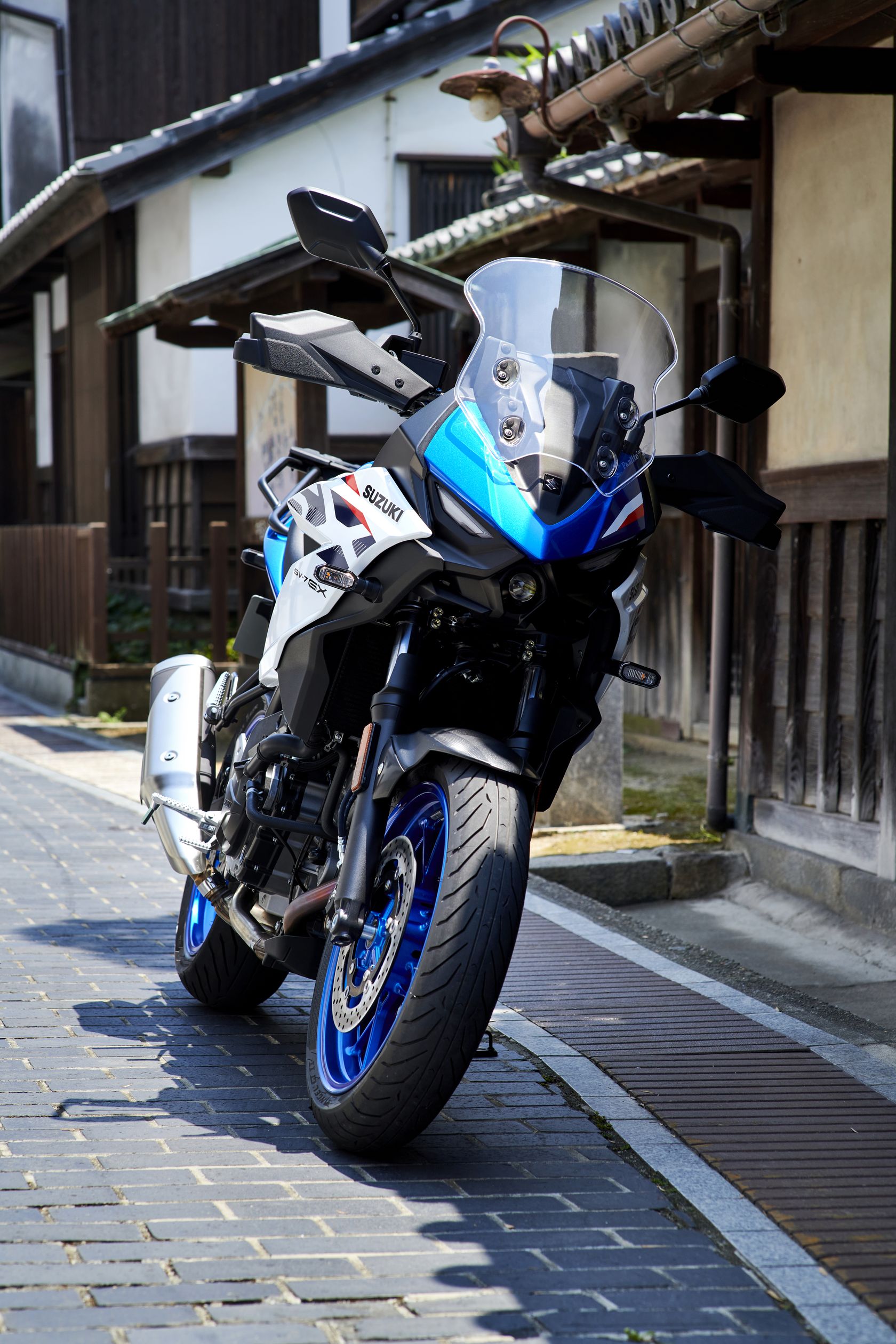 Suzuki SV-7GX 2026 sur béquille Suzuki SV-7GX 2026 sur béquille