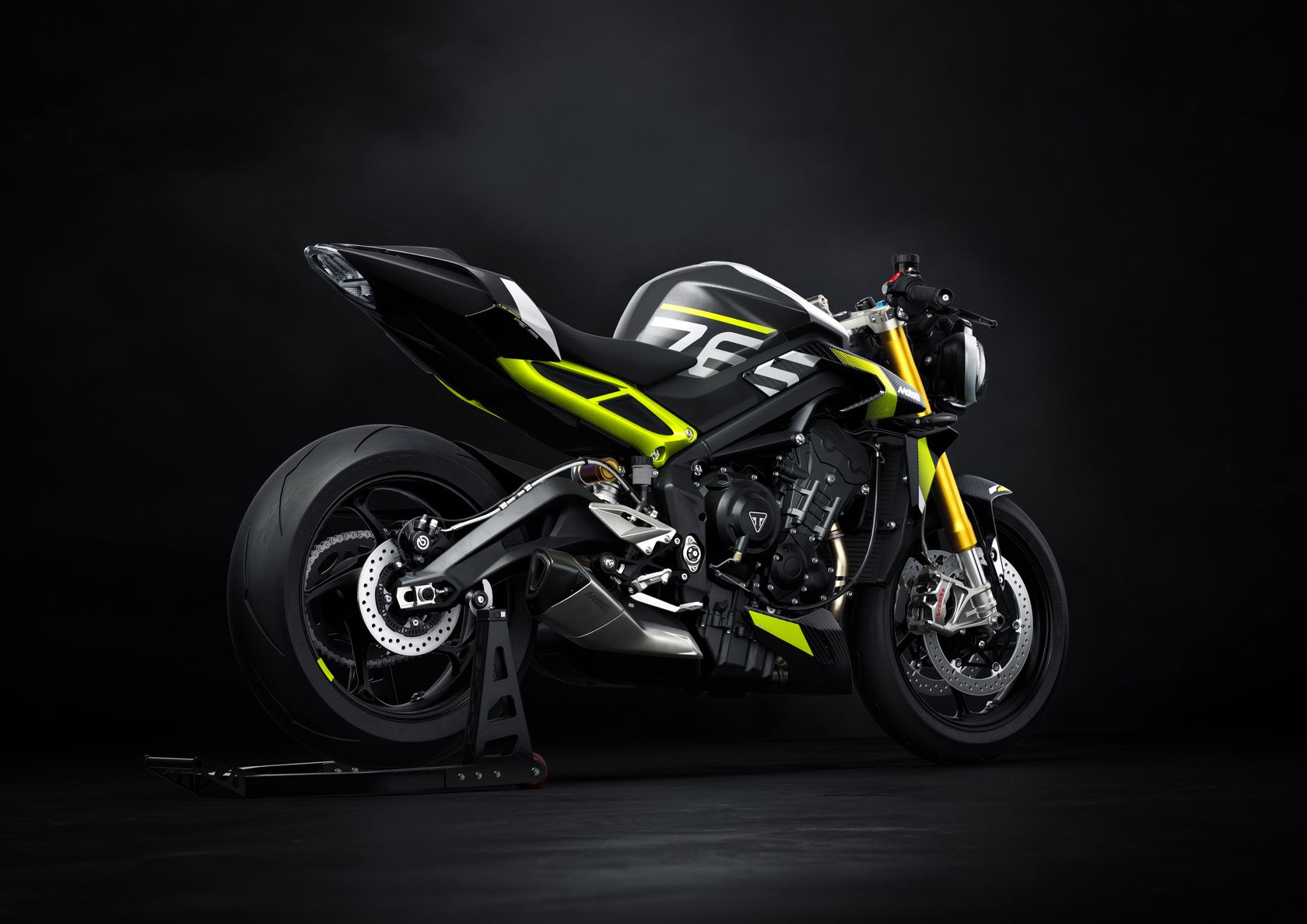 Triumph Street Triple Moto2 Edition 2026 vue arrière droit Triumph Street Triple Moto2 Edition 2026 vue arrière droit