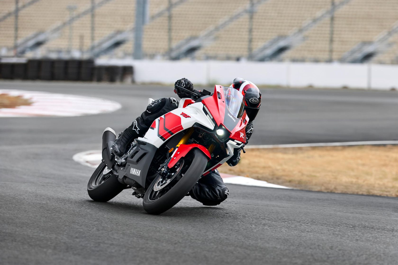 Yamaha R3 2026 en action Yamaha R3 2026 en action