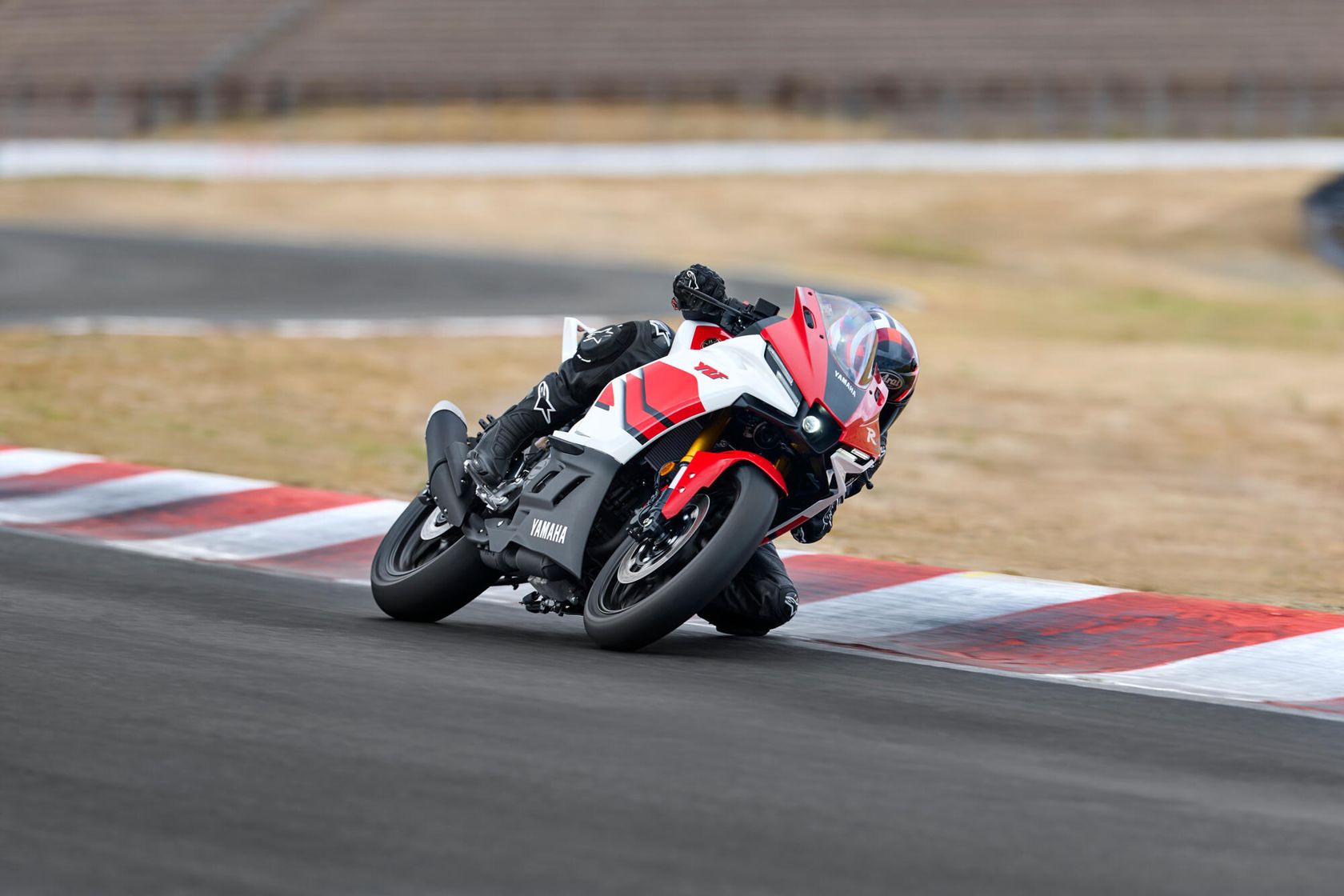 Yamaha R3 2026 sur l'angle Yamaha R3 2026 sur l'angle