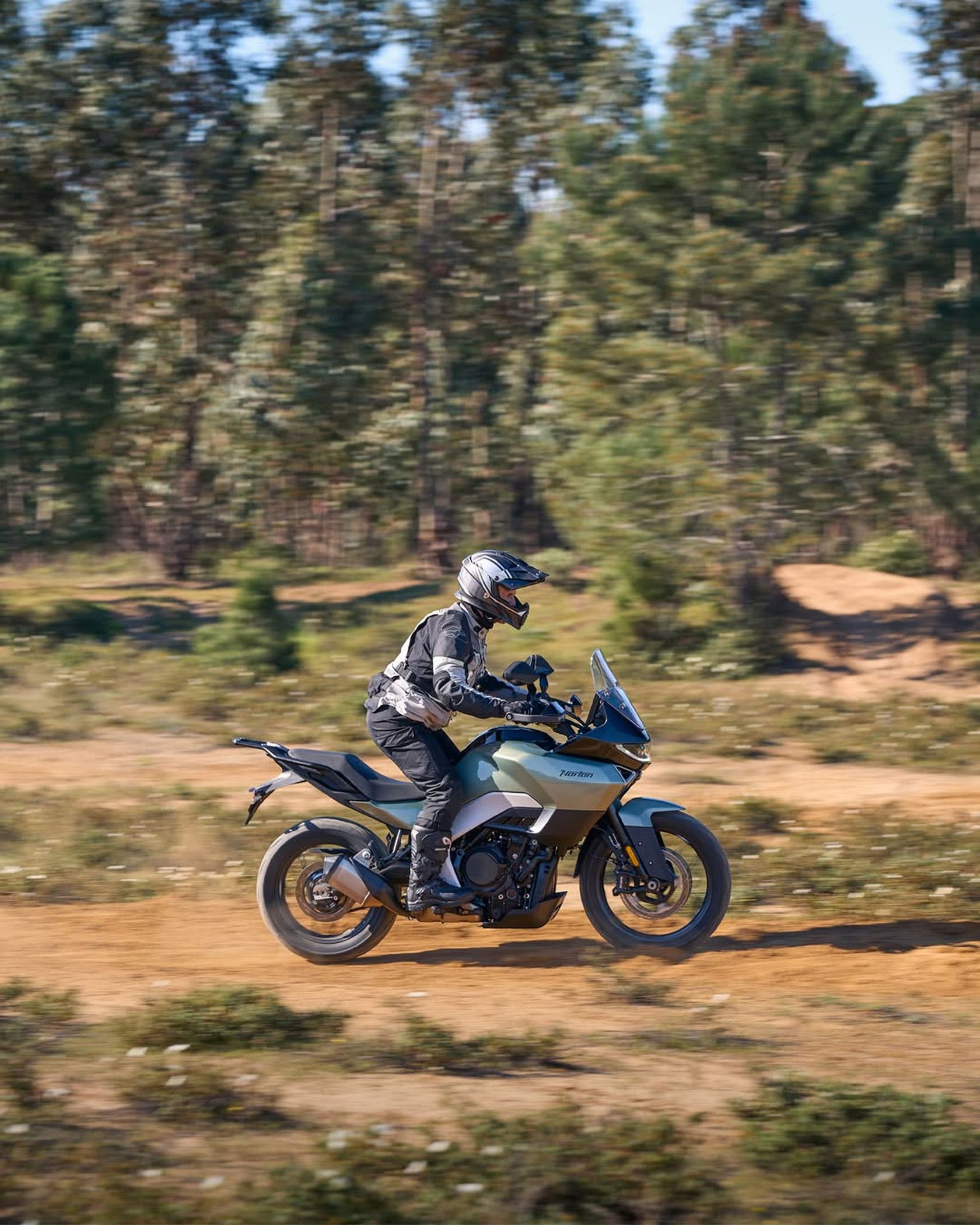 Norton Atlas 2026 en action Norton Atlas 2026 en action