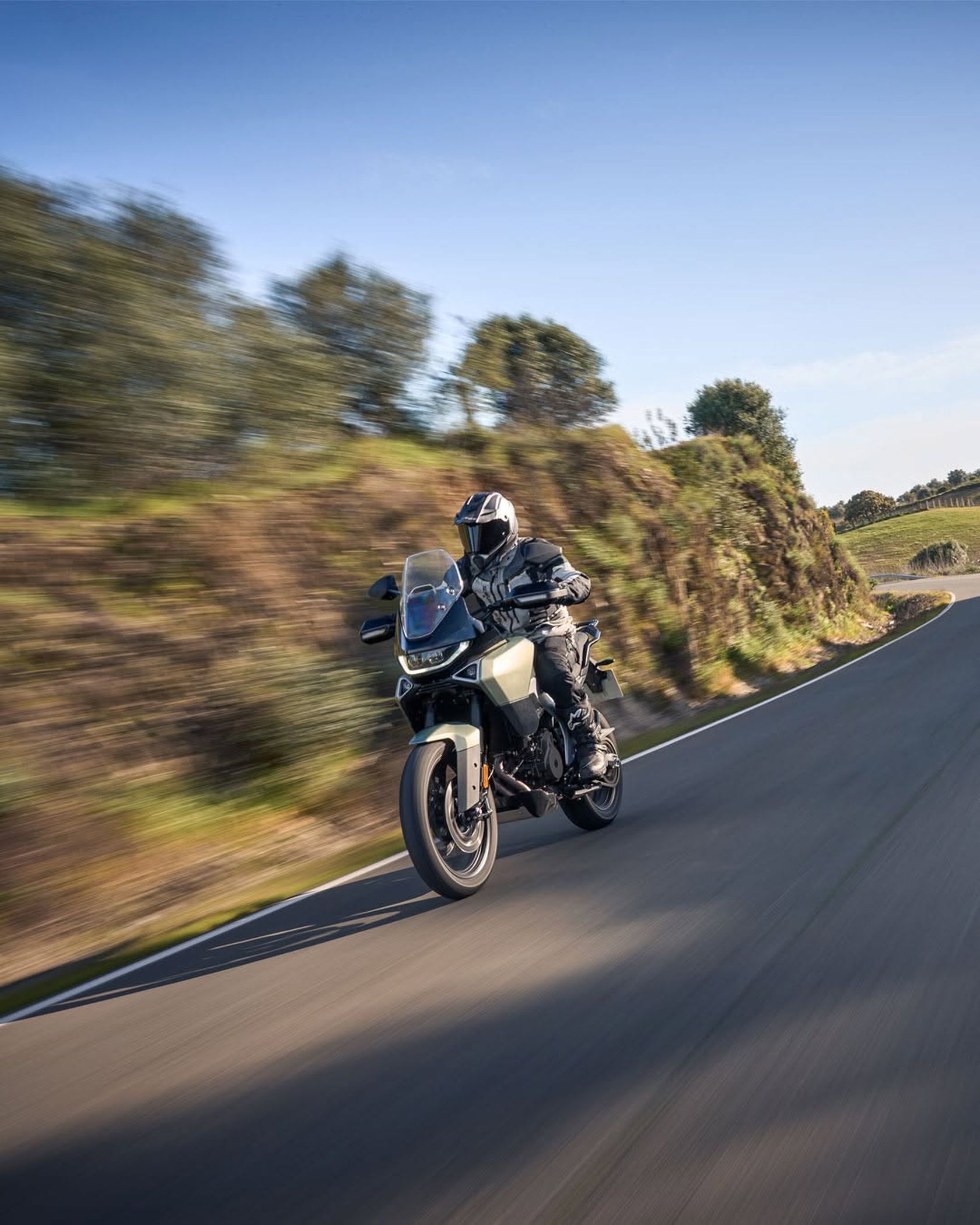 Norton Atlas 2026 sur route Norton Atlas 2026 sur route