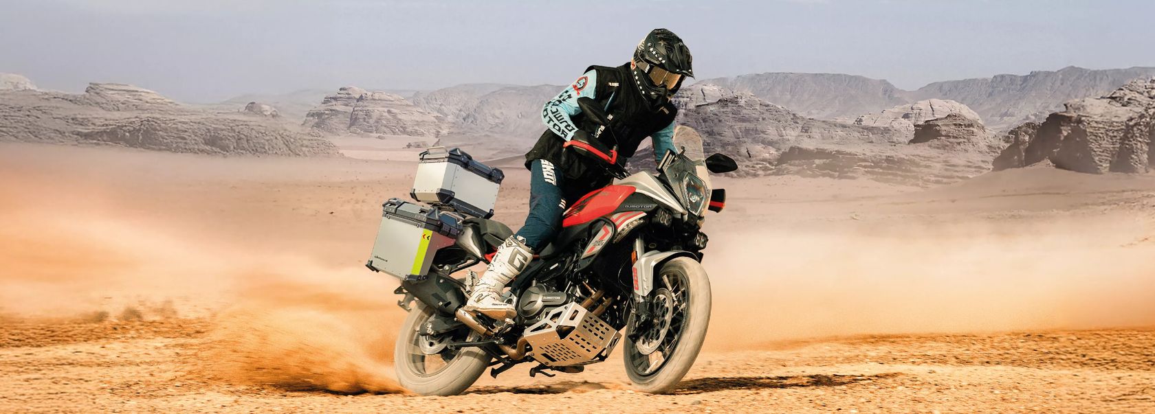 QJMotor SRT 600 SX Touring 2026 en action QJMotor SRT 600 SX Touring 2026 en action