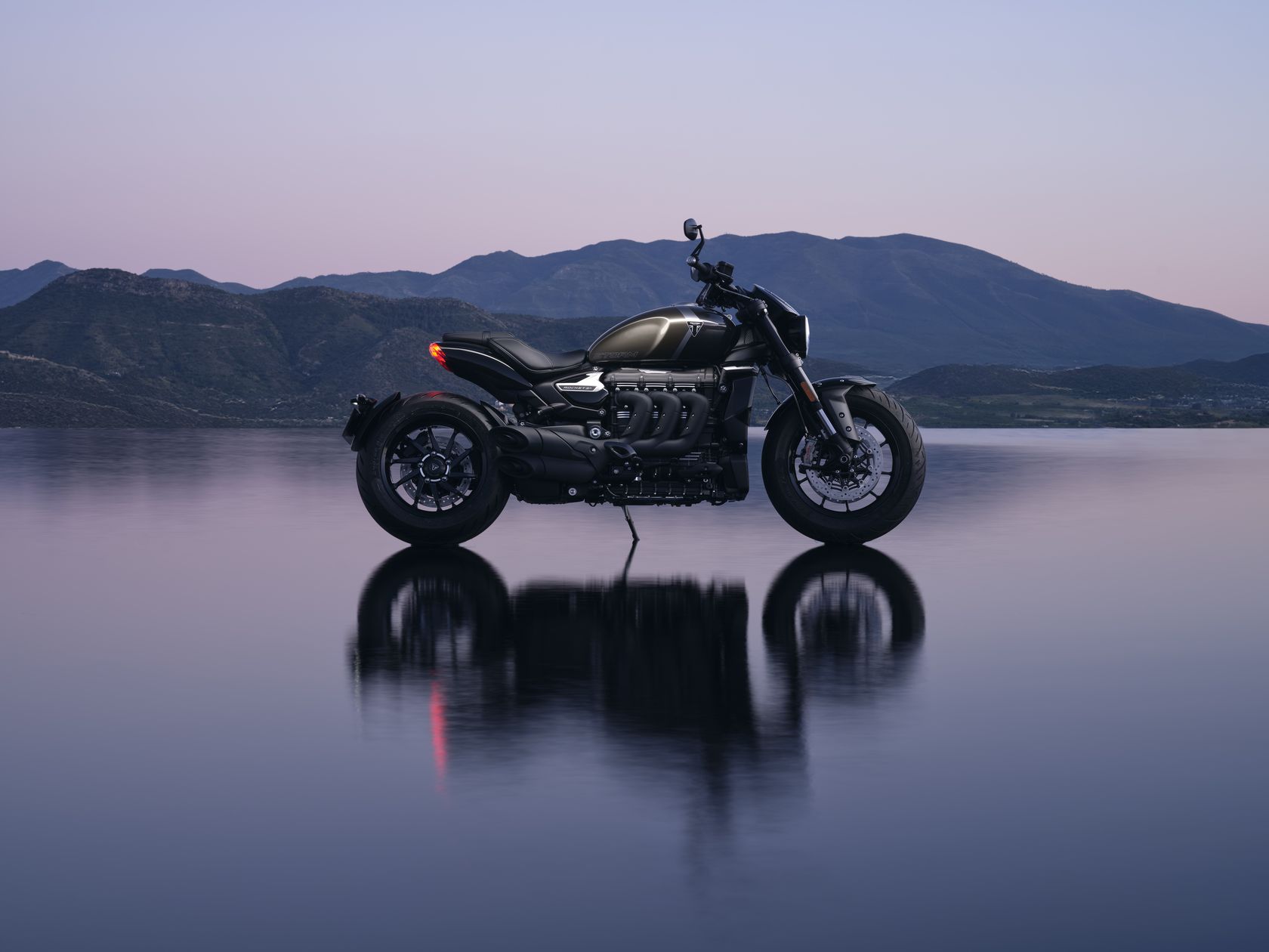 Triumph Rocket 3 Storm R 2027 - coloris Ironstone & Storm Grey