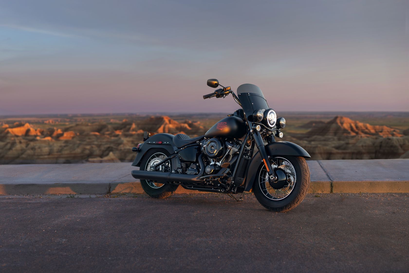 Harley Davidson Deadwood 2026 vue de profil