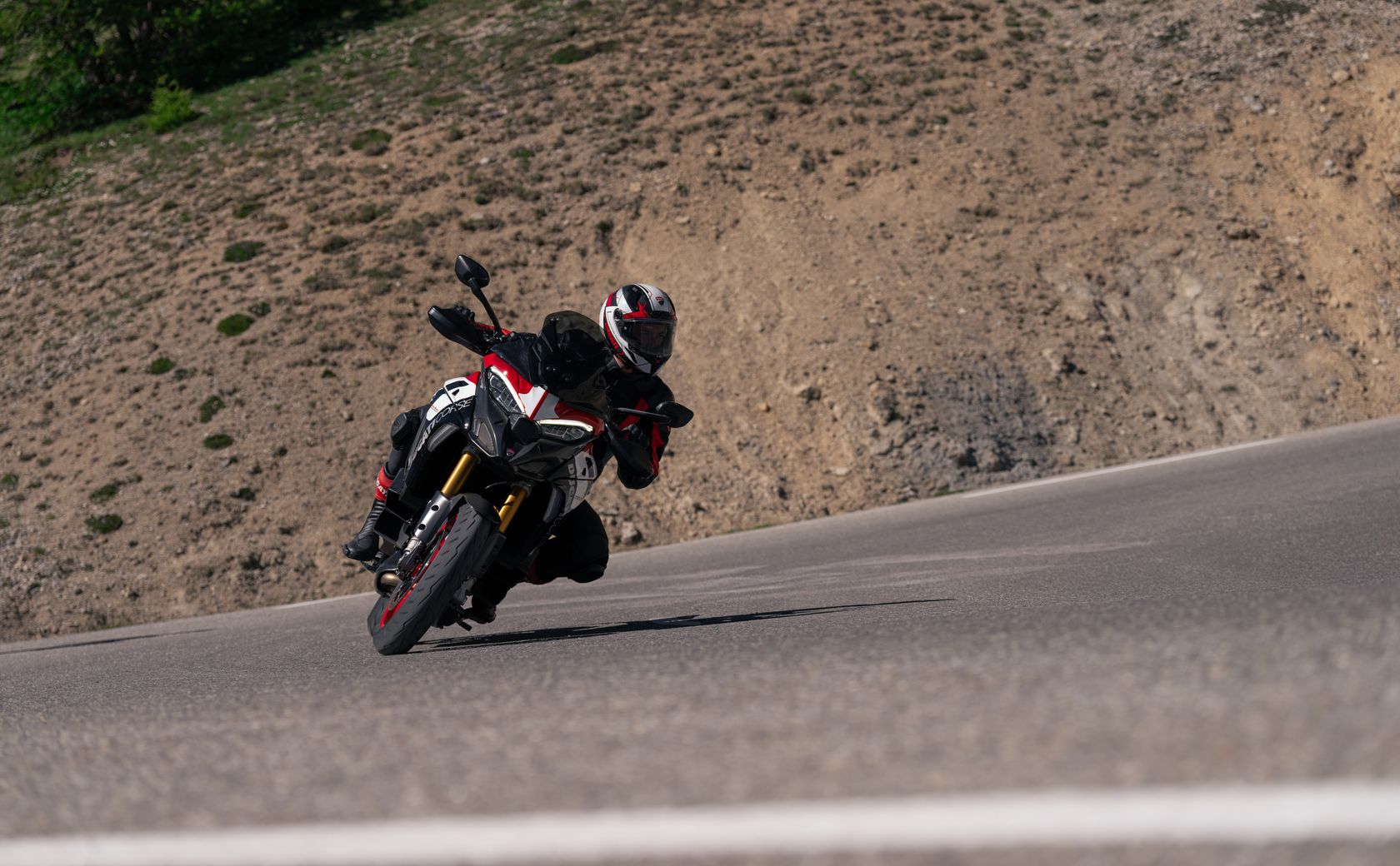Ducati Multistrada Pikes Peak 2027 vue de face Ducati Multistrada Pikes Peak 2027 vue de face