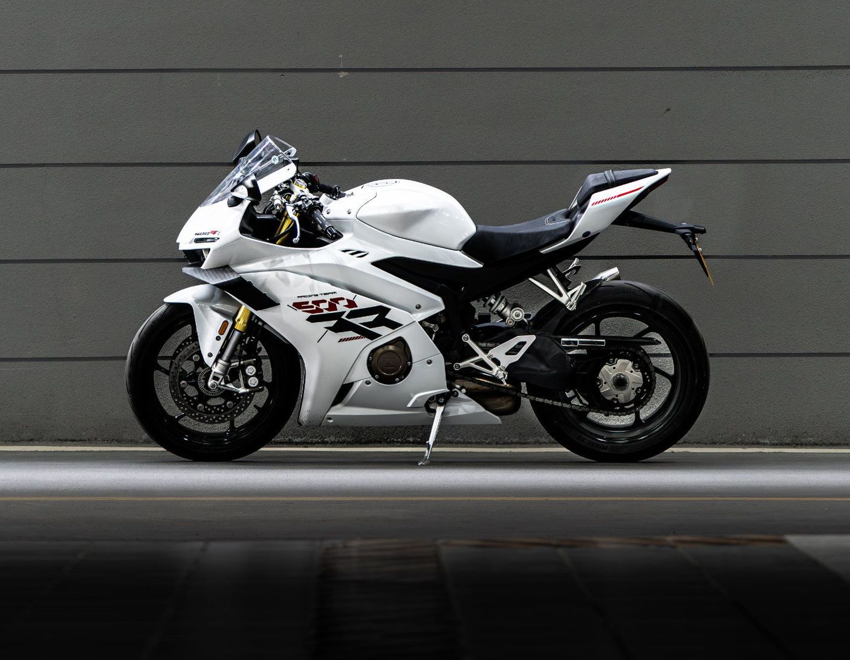 ZXMoto 500RR 2026 vue de profil ZXMoto 500RR 2026 vue de profil