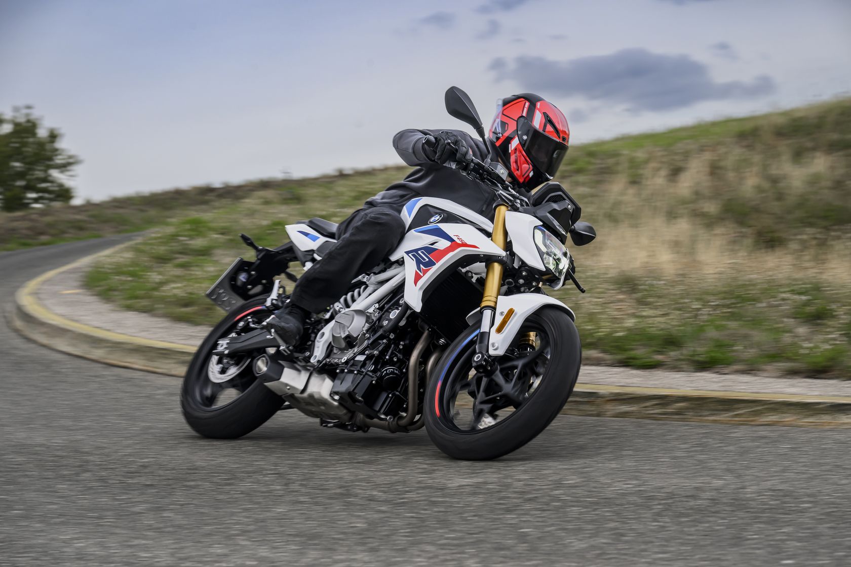 BMW F 450 R 2027 en action